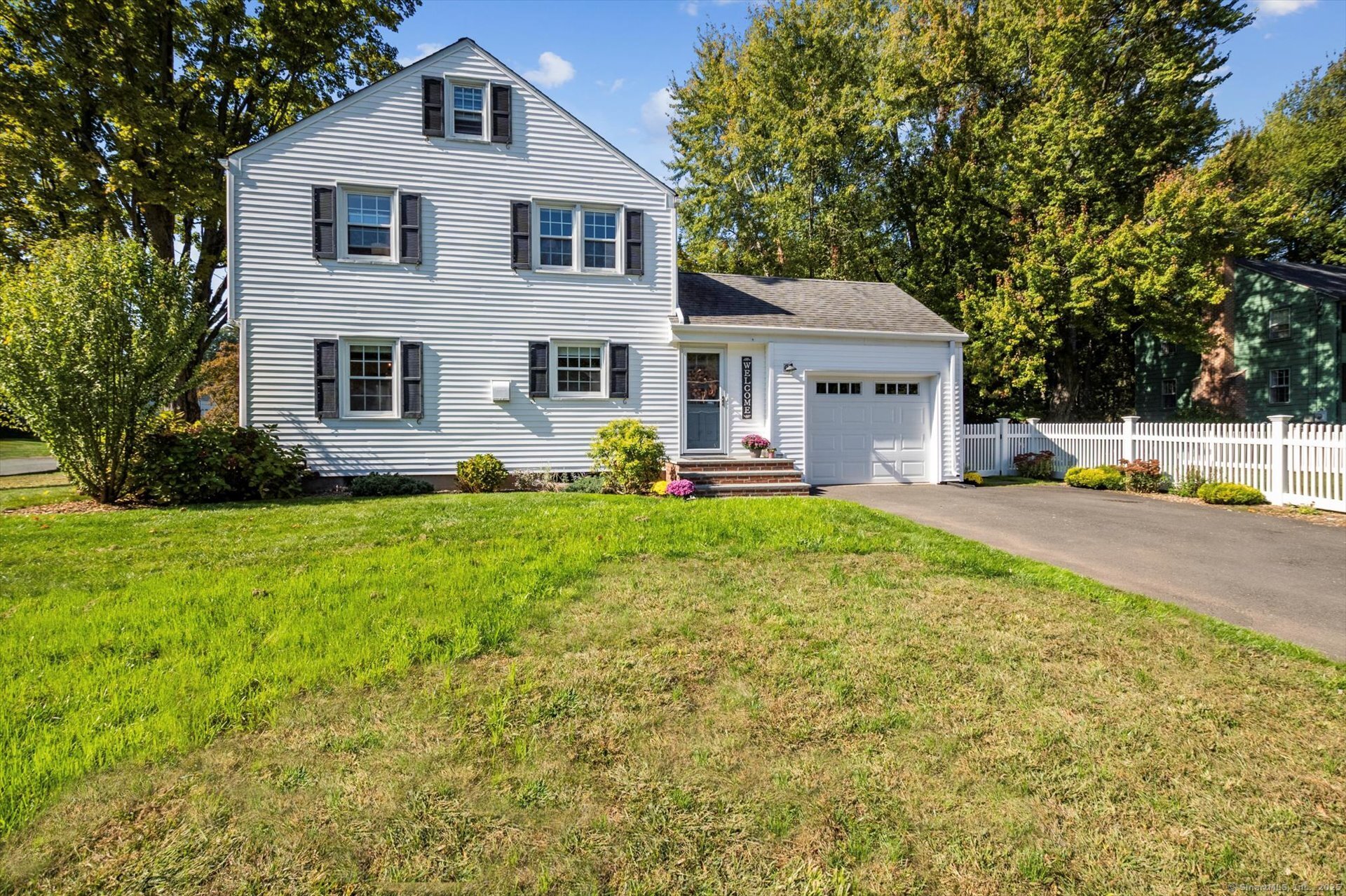 West Hartford, Connecticut 06107, United States, 3 Bedrooms Bedrooms, ,2 BathroomsBathrooms,Residential,Pending,227613