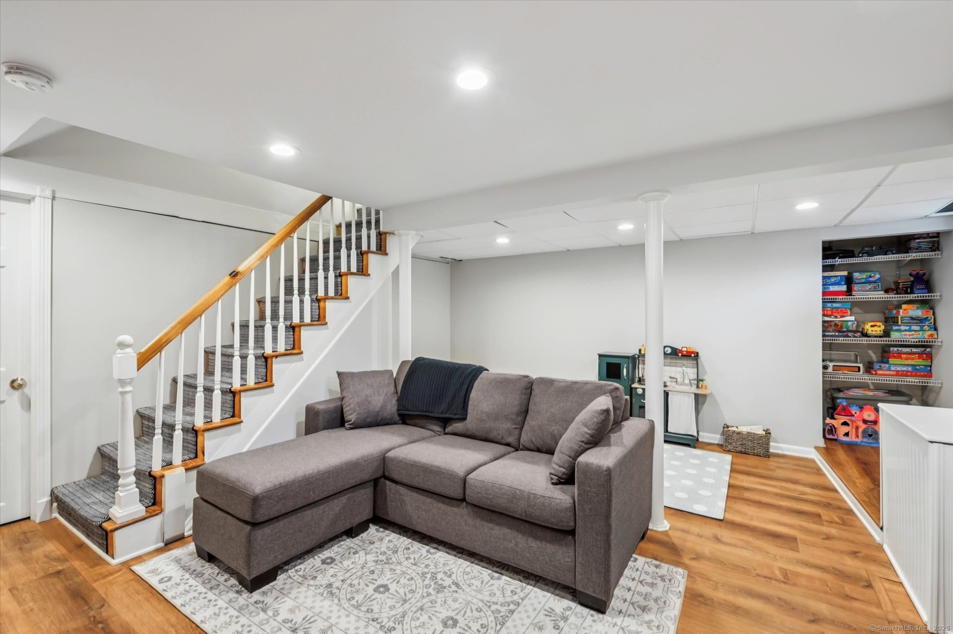 West Hartford, Connecticut 06107, United States, 3 Bedrooms Bedrooms, ,2 BathroomsBathrooms,Residential,Pending,227613