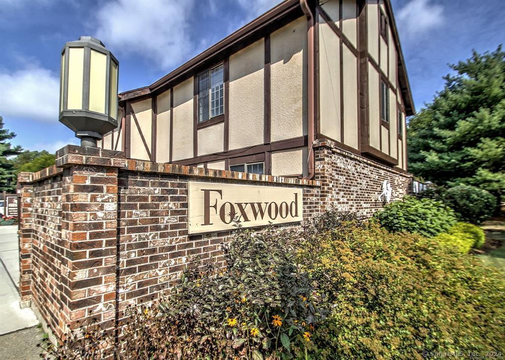 106 Foxwood Close 106, Milford, Connecticut - 1 Bedrooms  
1 Bathrooms  
5 Rooms - 