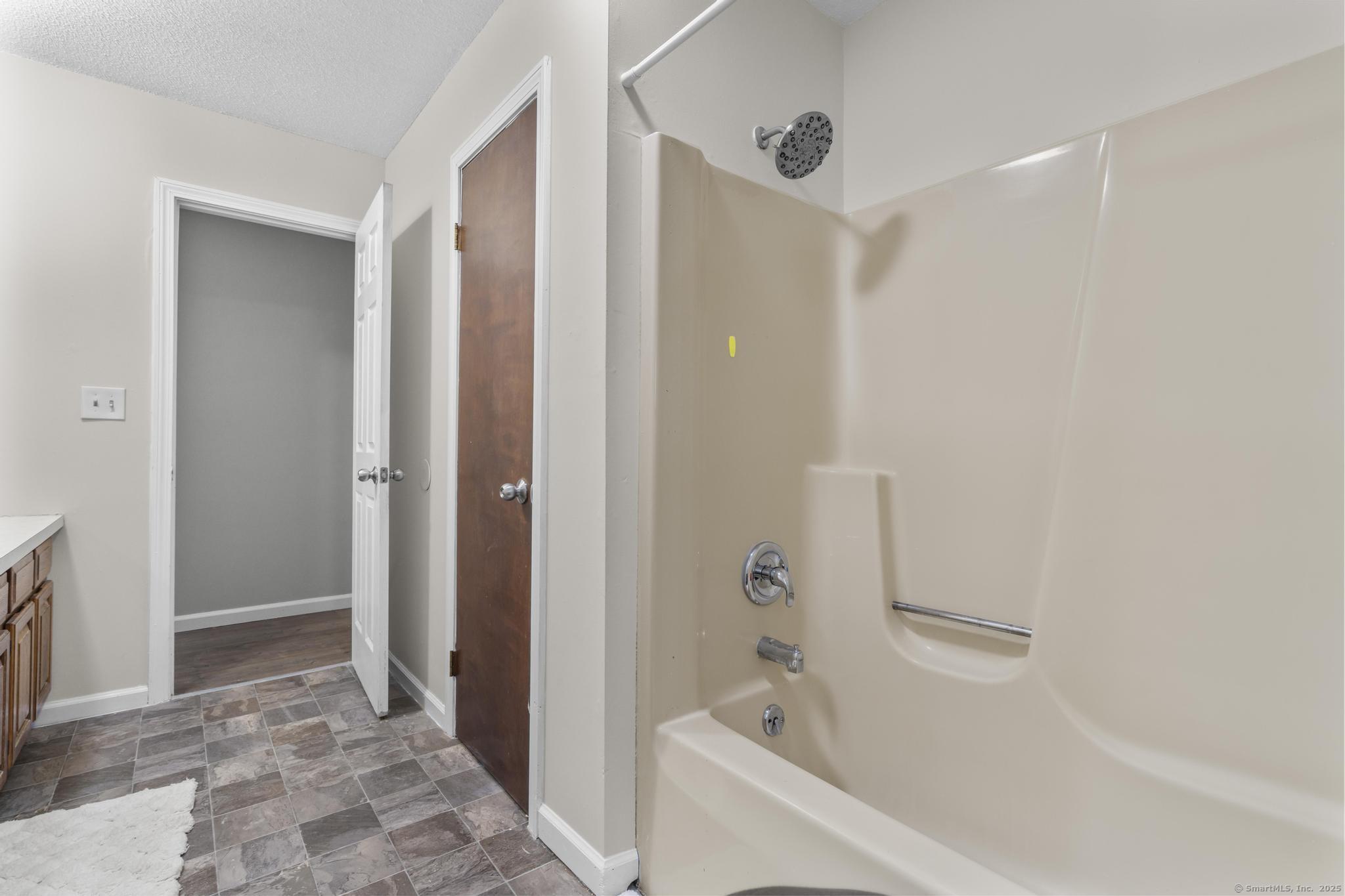 312 Scott Road, Waterbury, Connecticut image 25