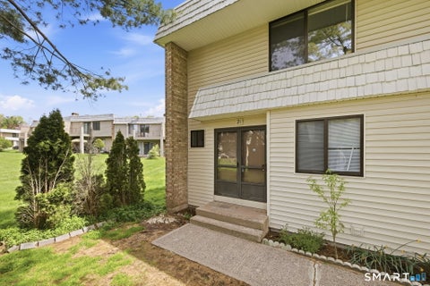 Condo For Sale - 21 Mountain Laurel Court #21<br/> Middlesex County, Cromwell, CT 06416