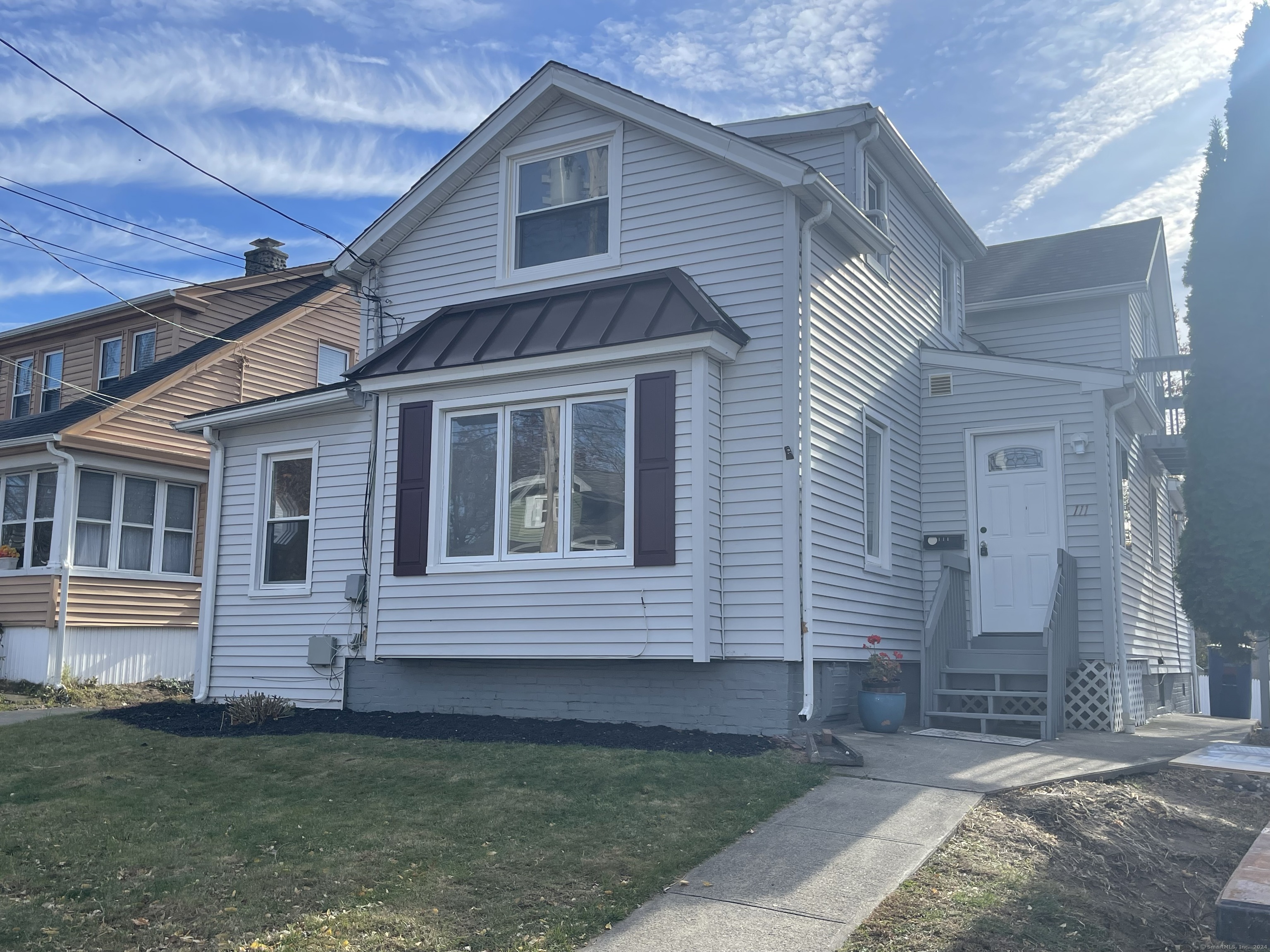 111 Fort Hale Road, New Haven, Connecticut - 2 Bedrooms  
2 Bathrooms  
6 Rooms - 