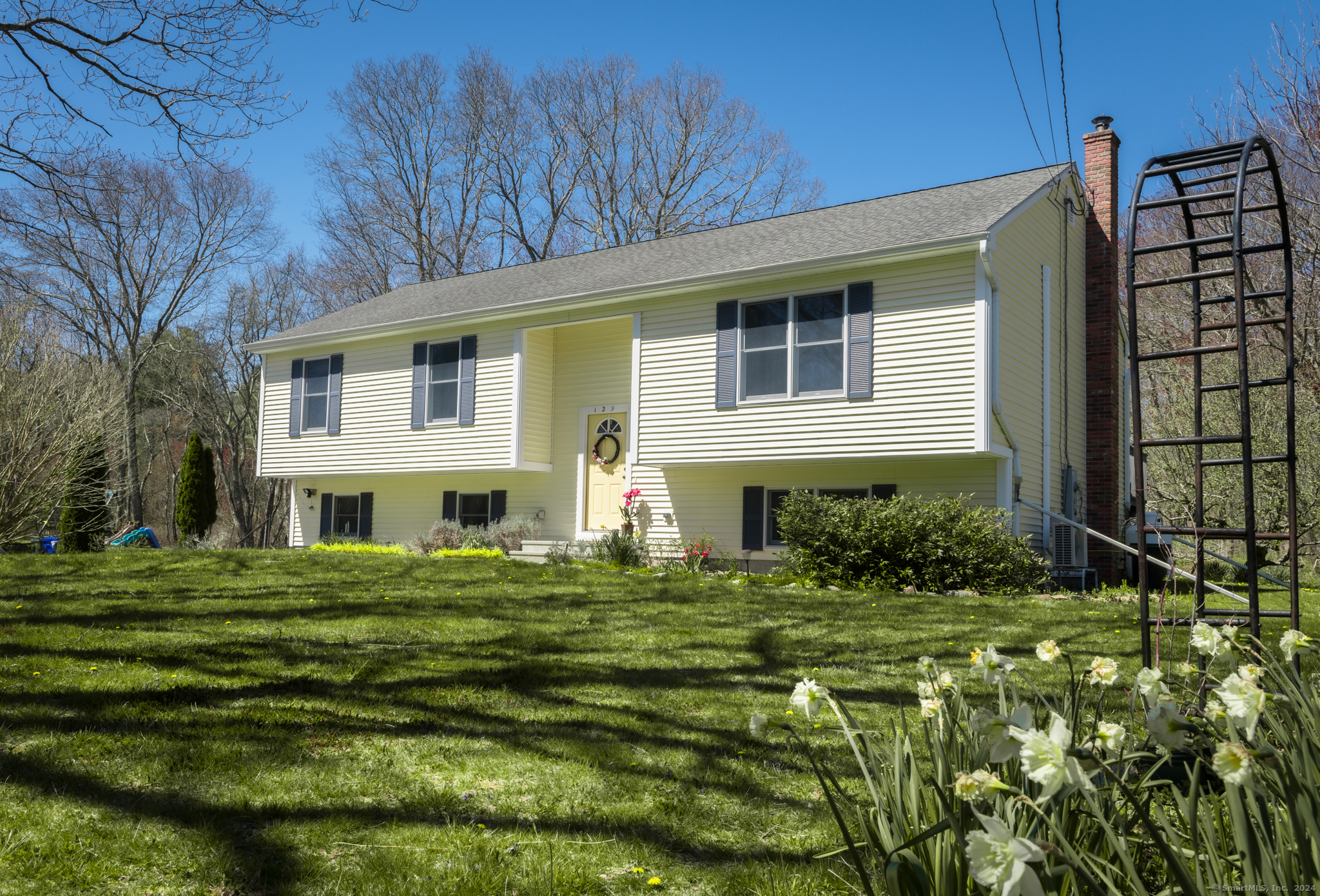 Property for Sale at 129 Flanders Road, Groton, Connecticut - Bedrooms: 3 
Bathrooms: 3 
Rooms: 6  - $435,000