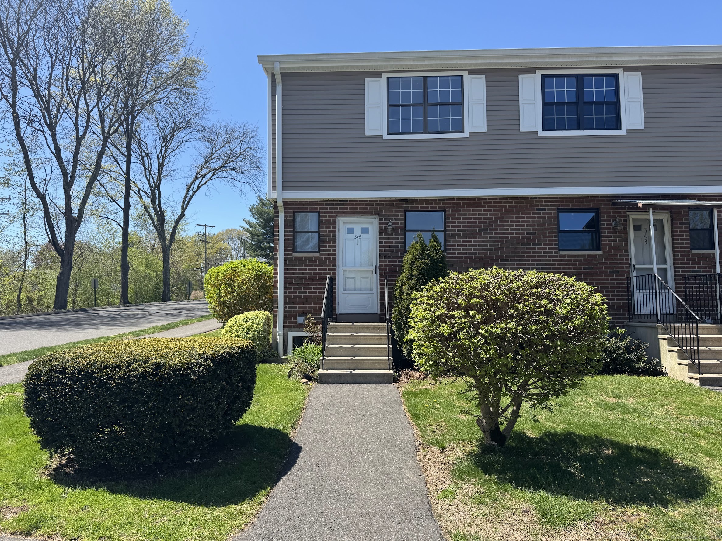 345 Hampton Court #345, Newington, Connecticut image 1