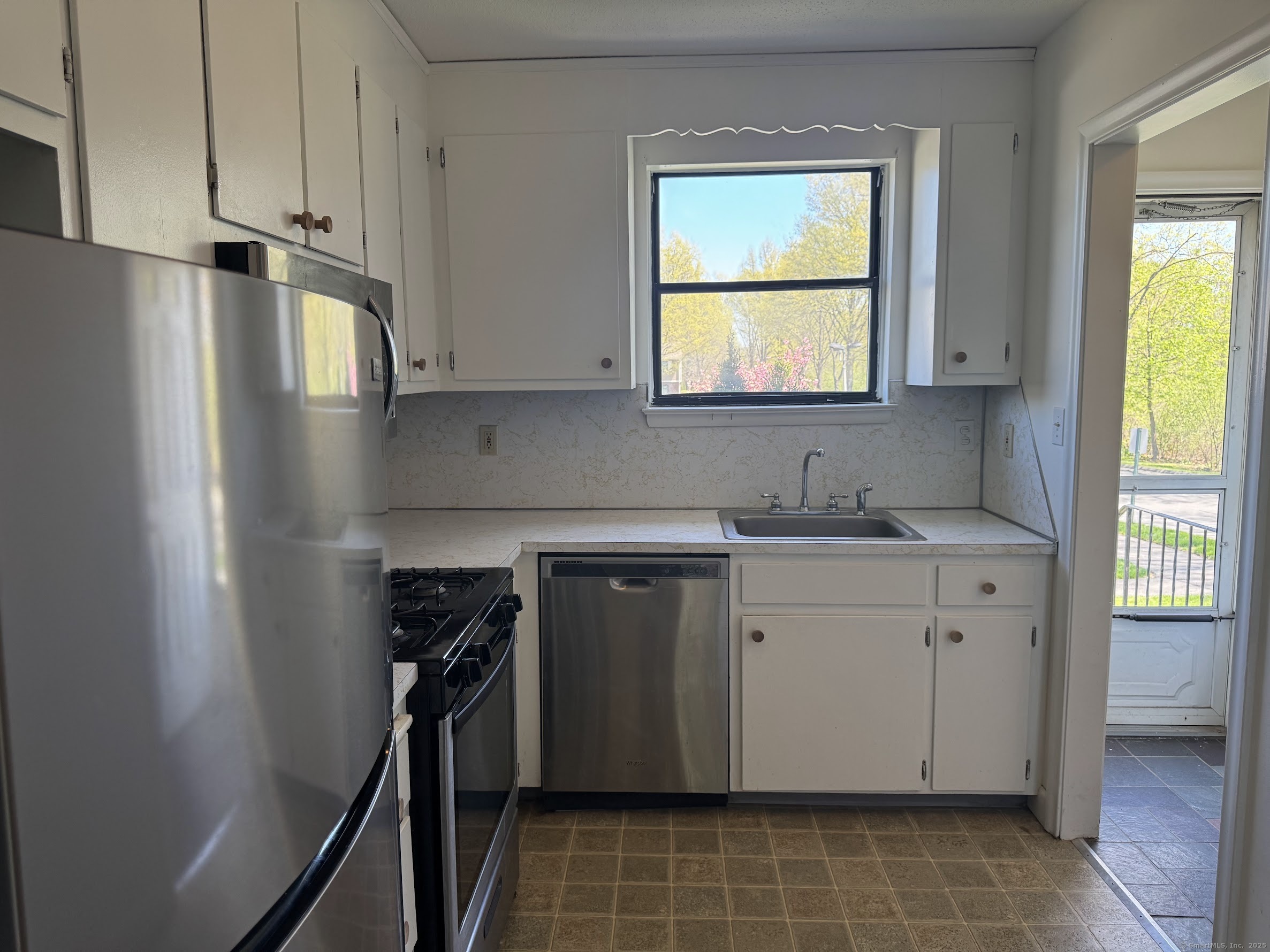 345 Hampton Court #345, Newington, Connecticut image 4