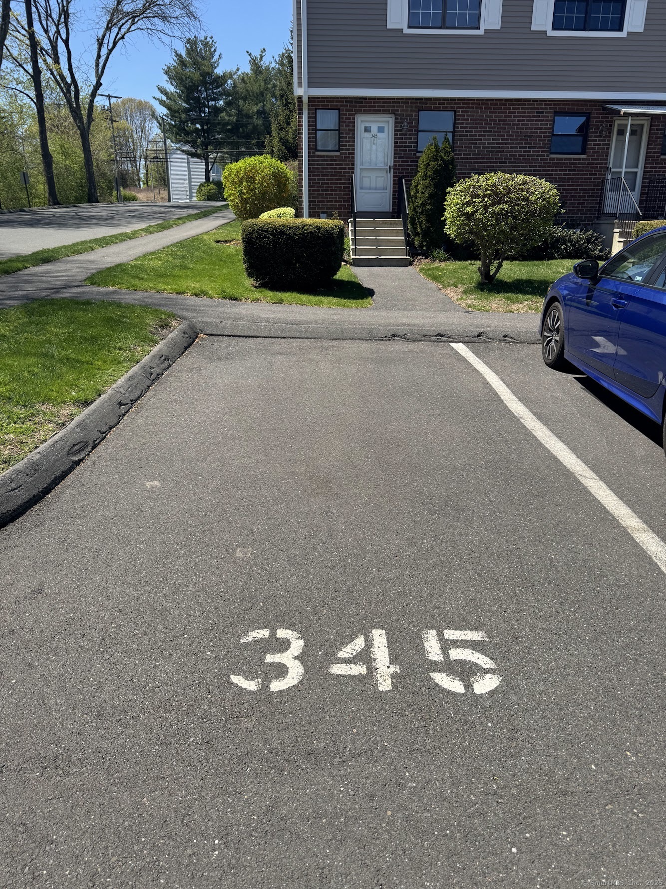 345 Hampton Court #345, Newington, Connecticut image 2