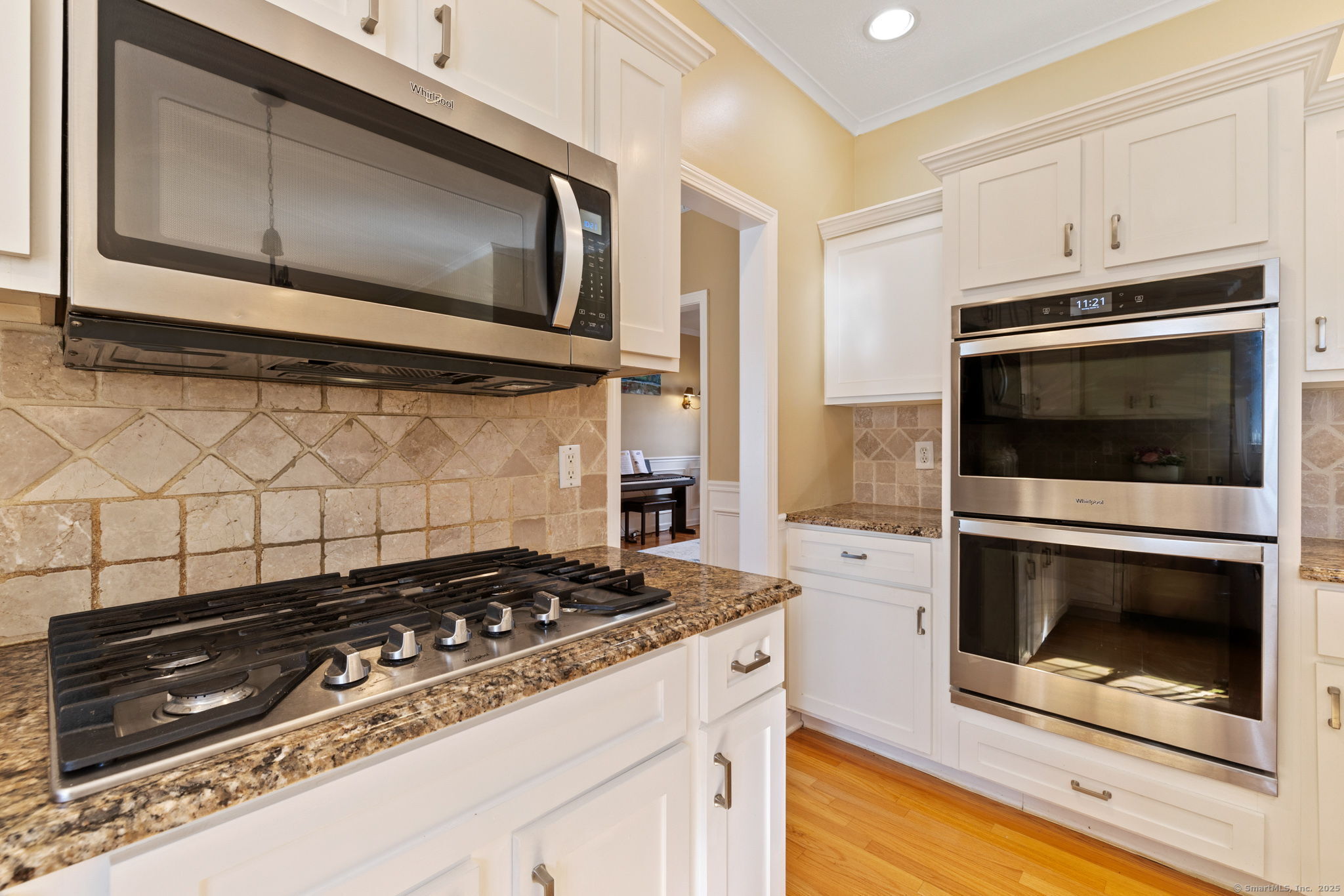 33 Roxbury Court, Cheshire, Connecticut image 8