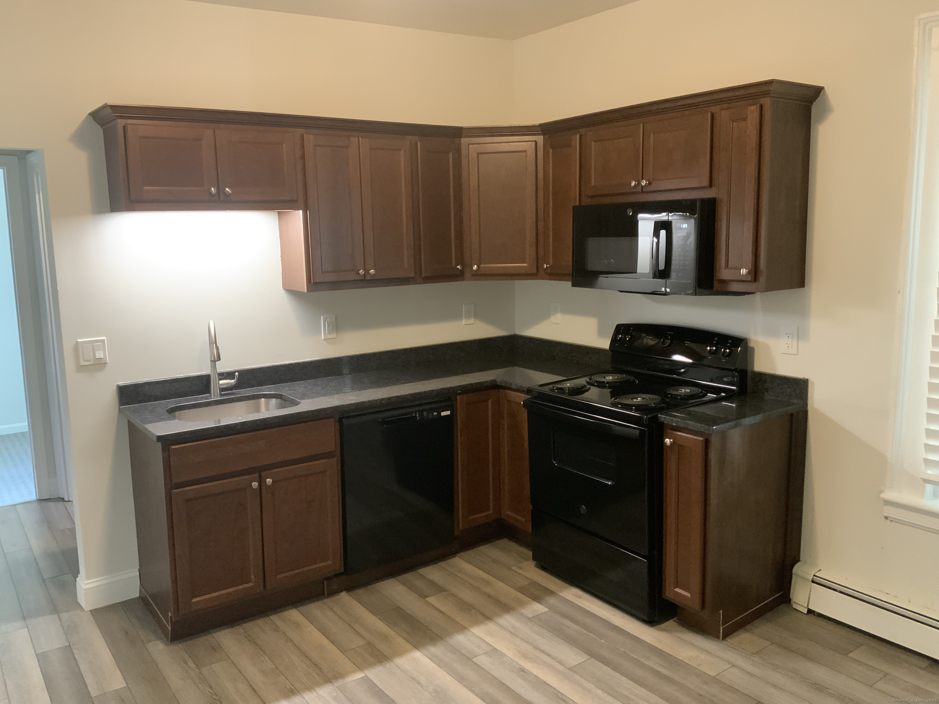 East Hartford, Connecticut 06108, United States, 2 Bedrooms Bedrooms, ,1 BathroomBathrooms,Residential,Active,212641