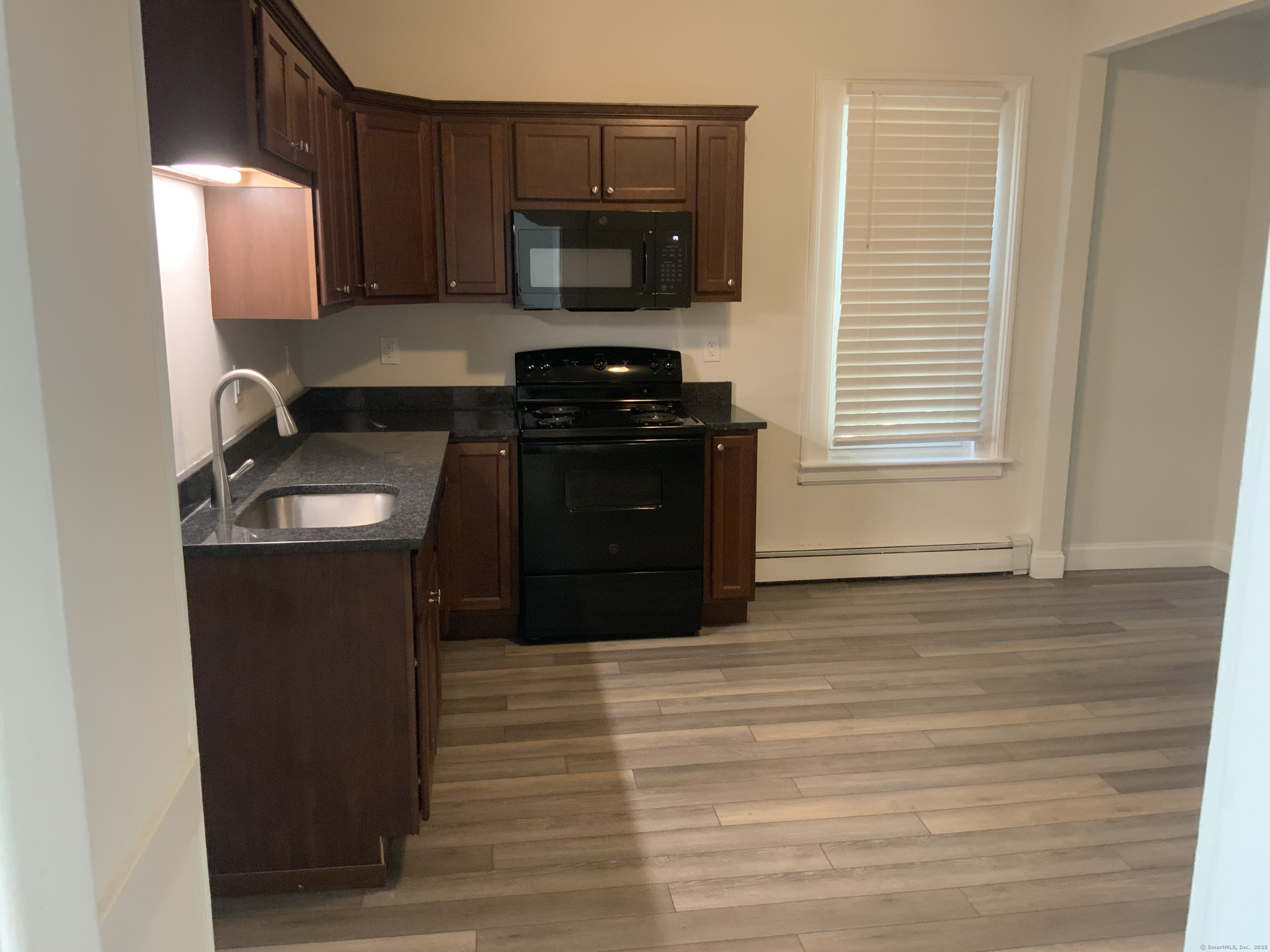 East Hartford, Connecticut 06108, United States, 2 Bedrooms Bedrooms, ,1 BathroomBathrooms,Residential,Active,212641