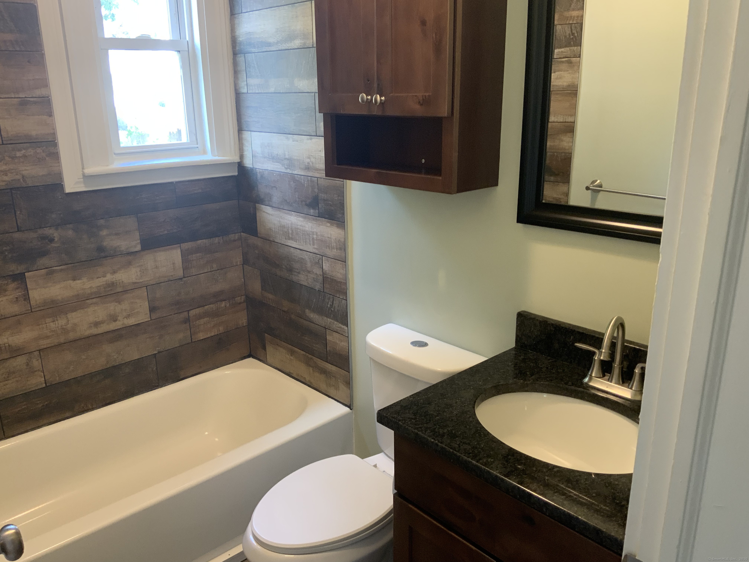 East Hartford, Connecticut 06108, United States, 2 Bedrooms Bedrooms, ,1 BathroomBathrooms,Residential,Active,212641