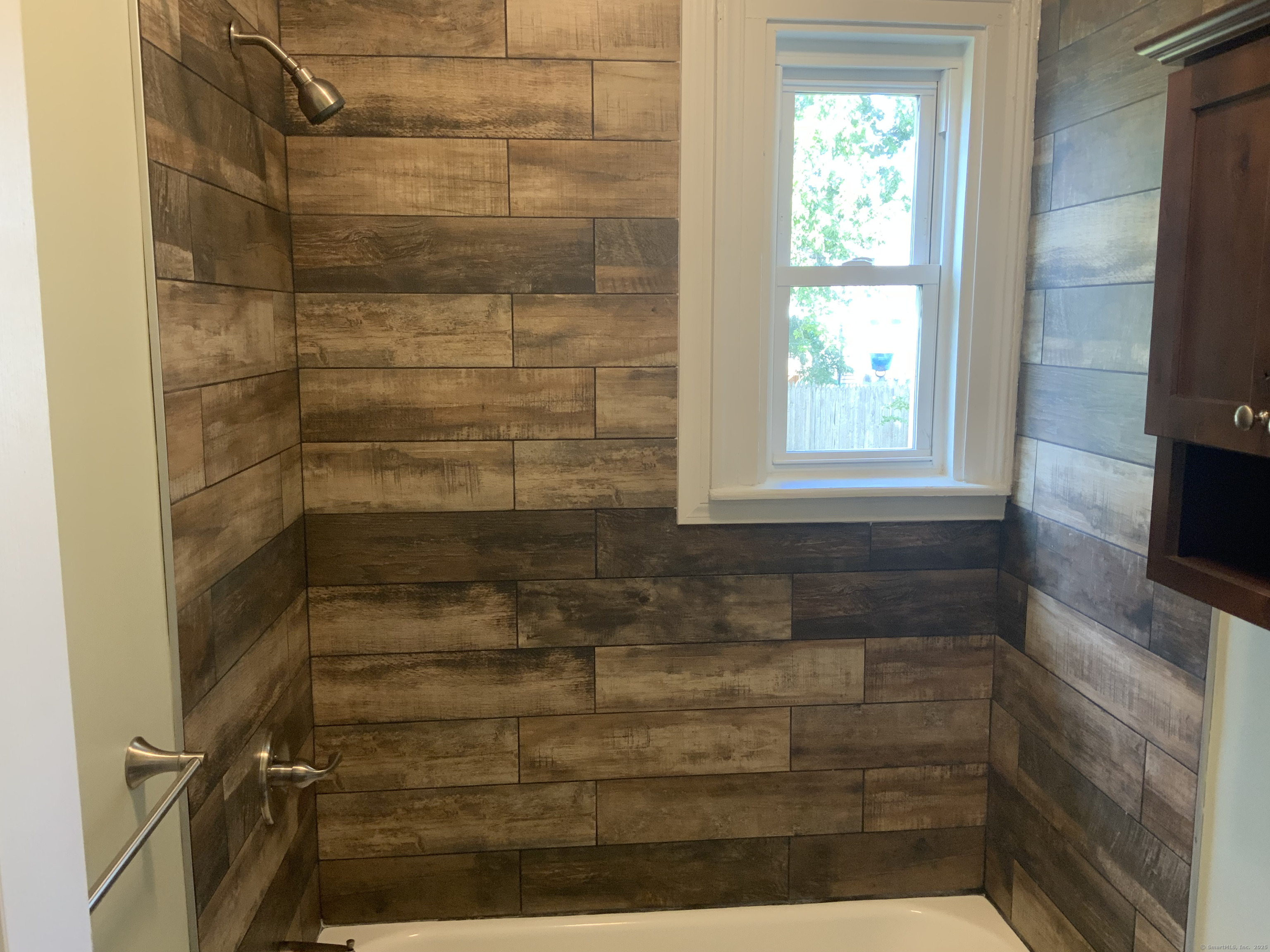 East Hartford, Connecticut 06108, United States, 2 Bedrooms Bedrooms, ,1 BathroomBathrooms,Residential,Active,212641