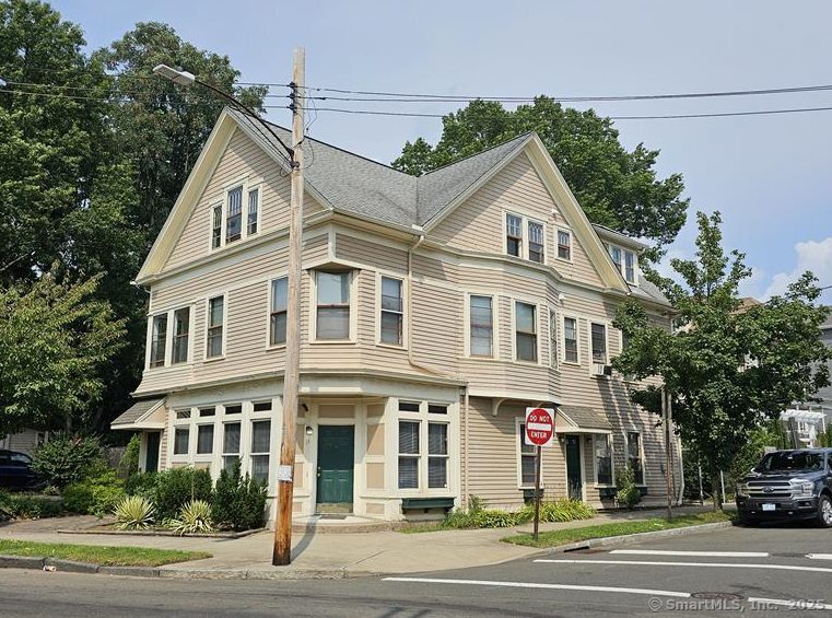 Rental Property at Winchester Avenue 3, New Haven, Connecticut - Bedrooms: 2 
Bathrooms: 1 
Rooms: 4  - $2,100 MO.