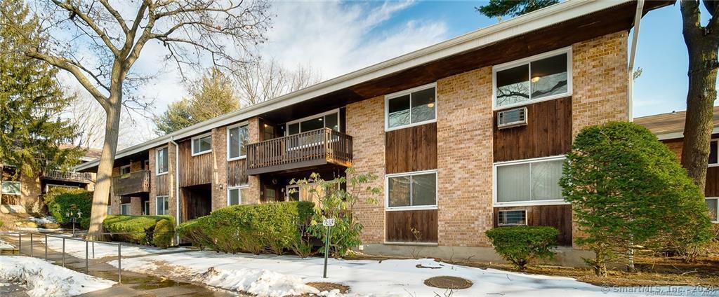 Vincellette Street 87, Bridgeport, Connecticut - 2 Bedrooms  
2 Bathrooms  
5 Rooms - 