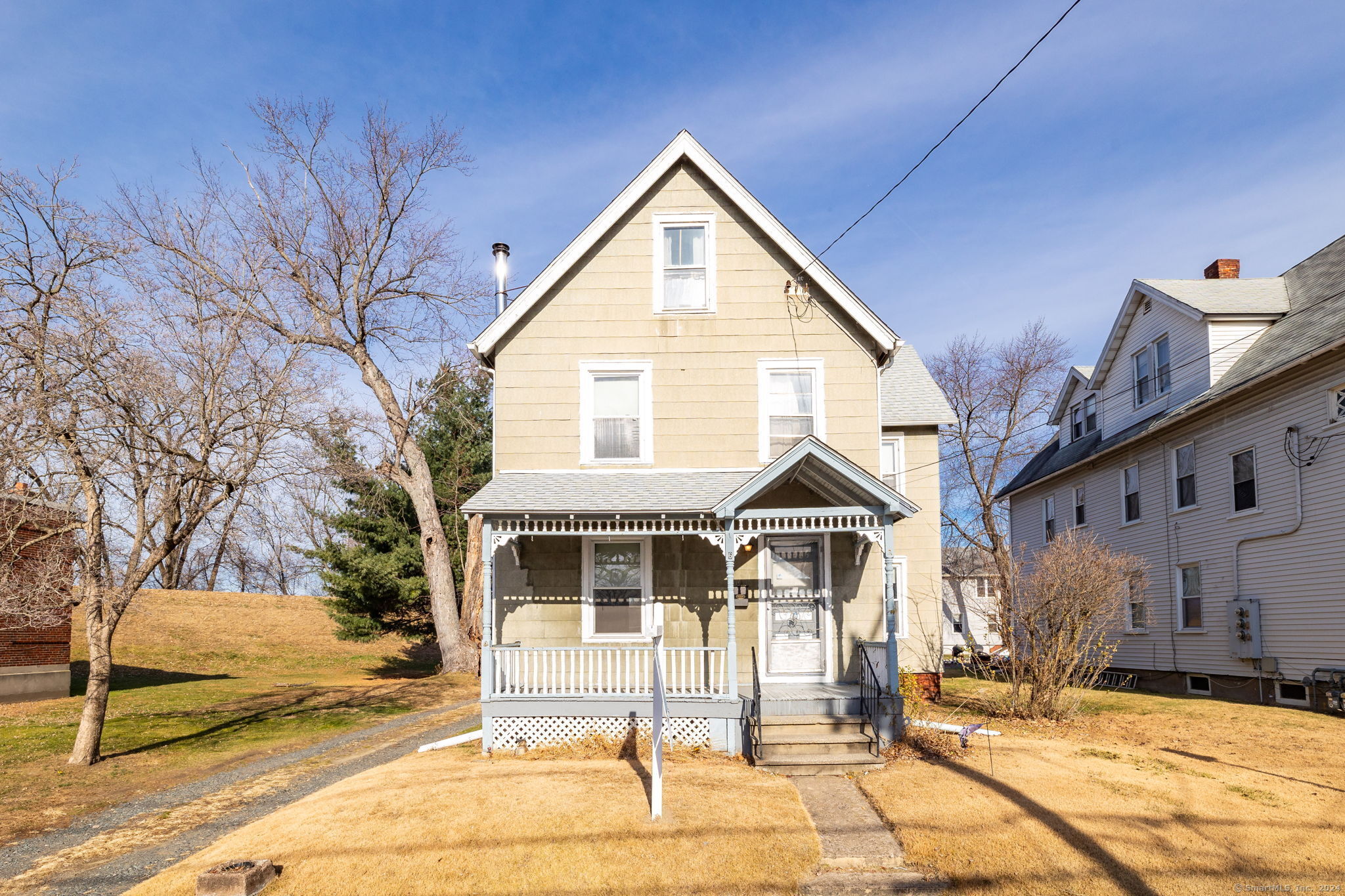 Cherry Street, East Hartford, Connecticut - 3 Bedrooms  
1 Bathrooms  
6 Rooms - 