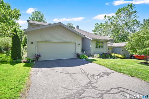 Photo of 2 Thistle Hollow #2, Avon, CT 06001 (MLS # 24184078)
