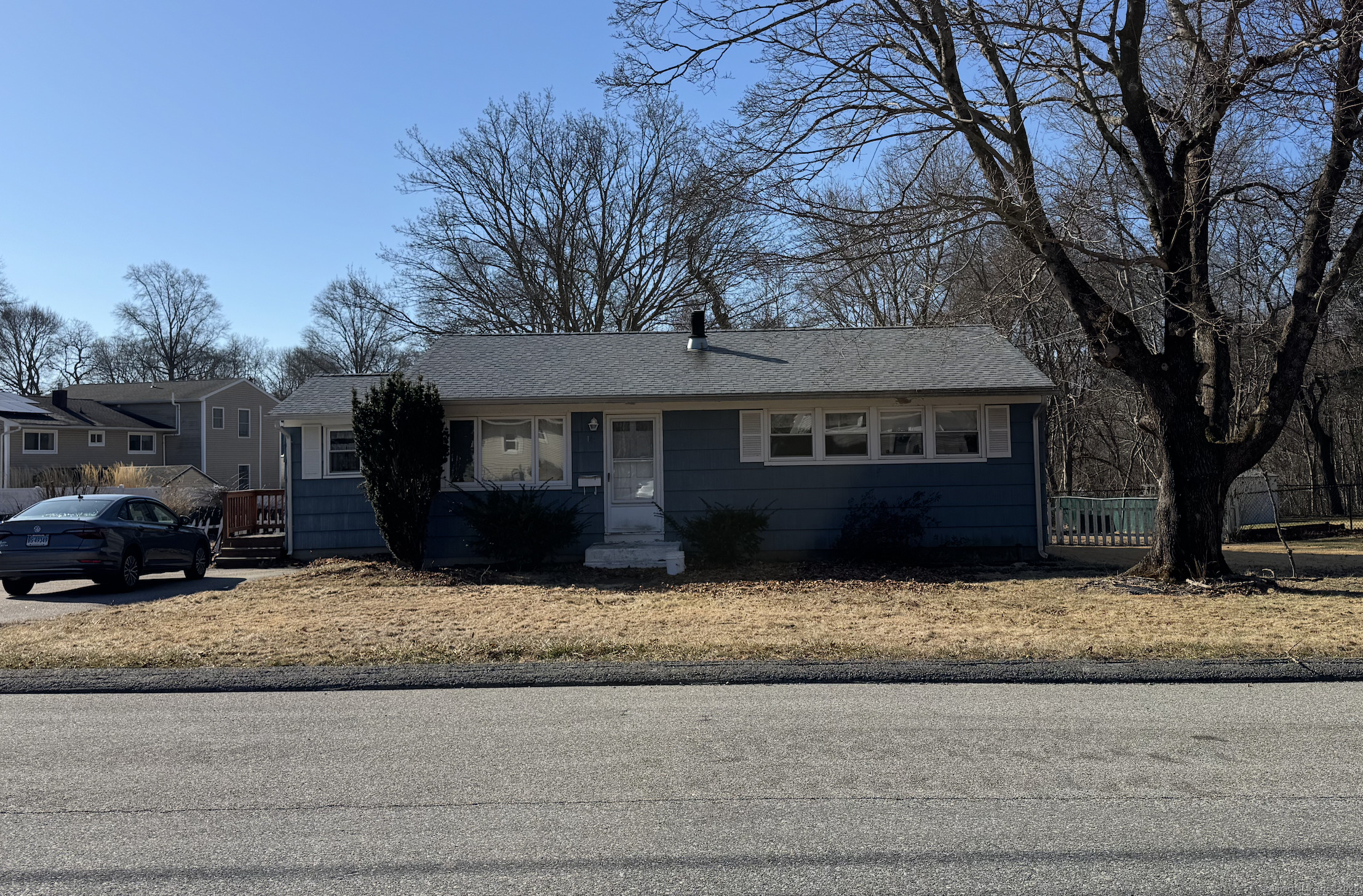 Lamphere Road, Groton, Connecticut - 3 Bedrooms  
1 Bathrooms  
6 Rooms - 