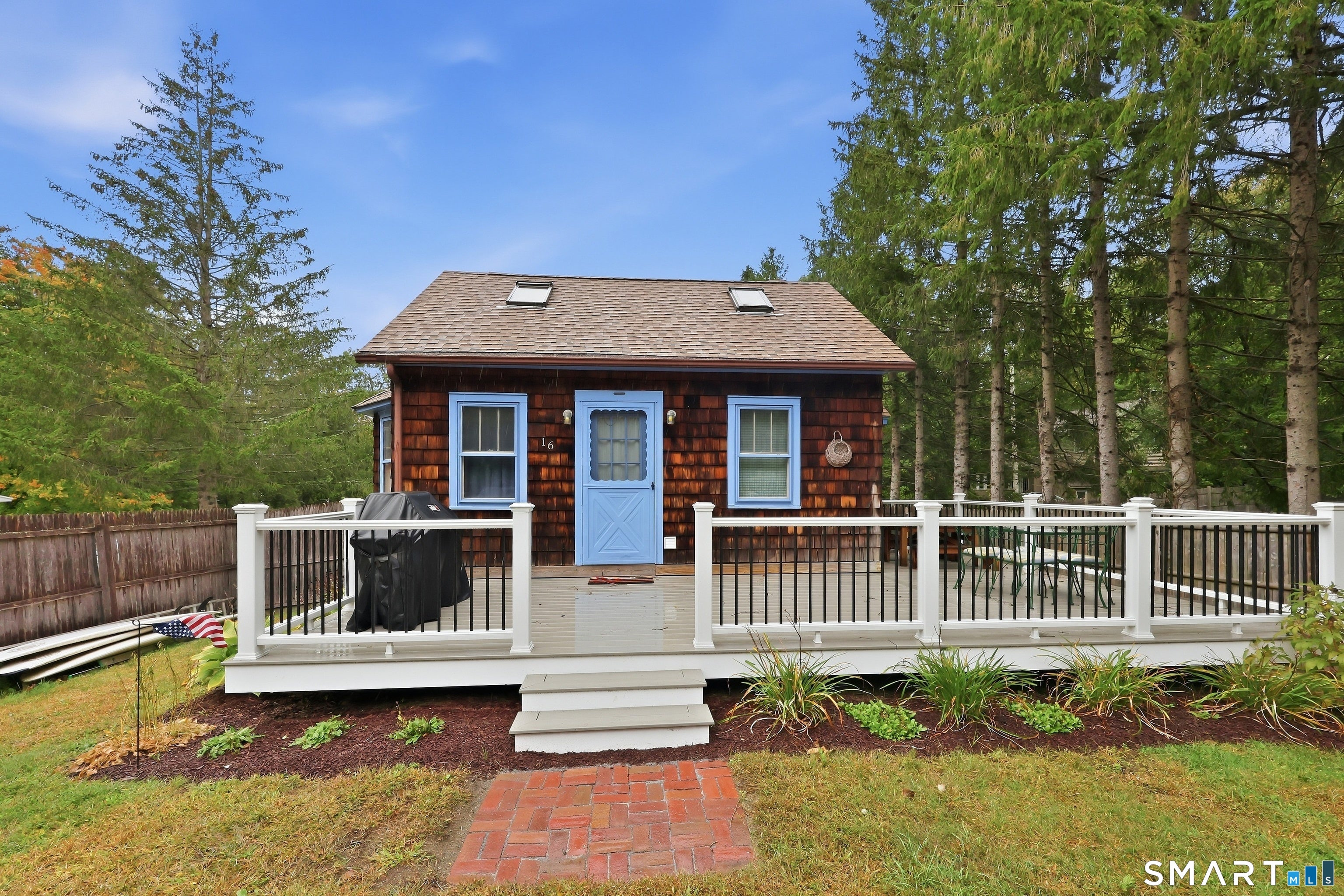 16 Pond Road