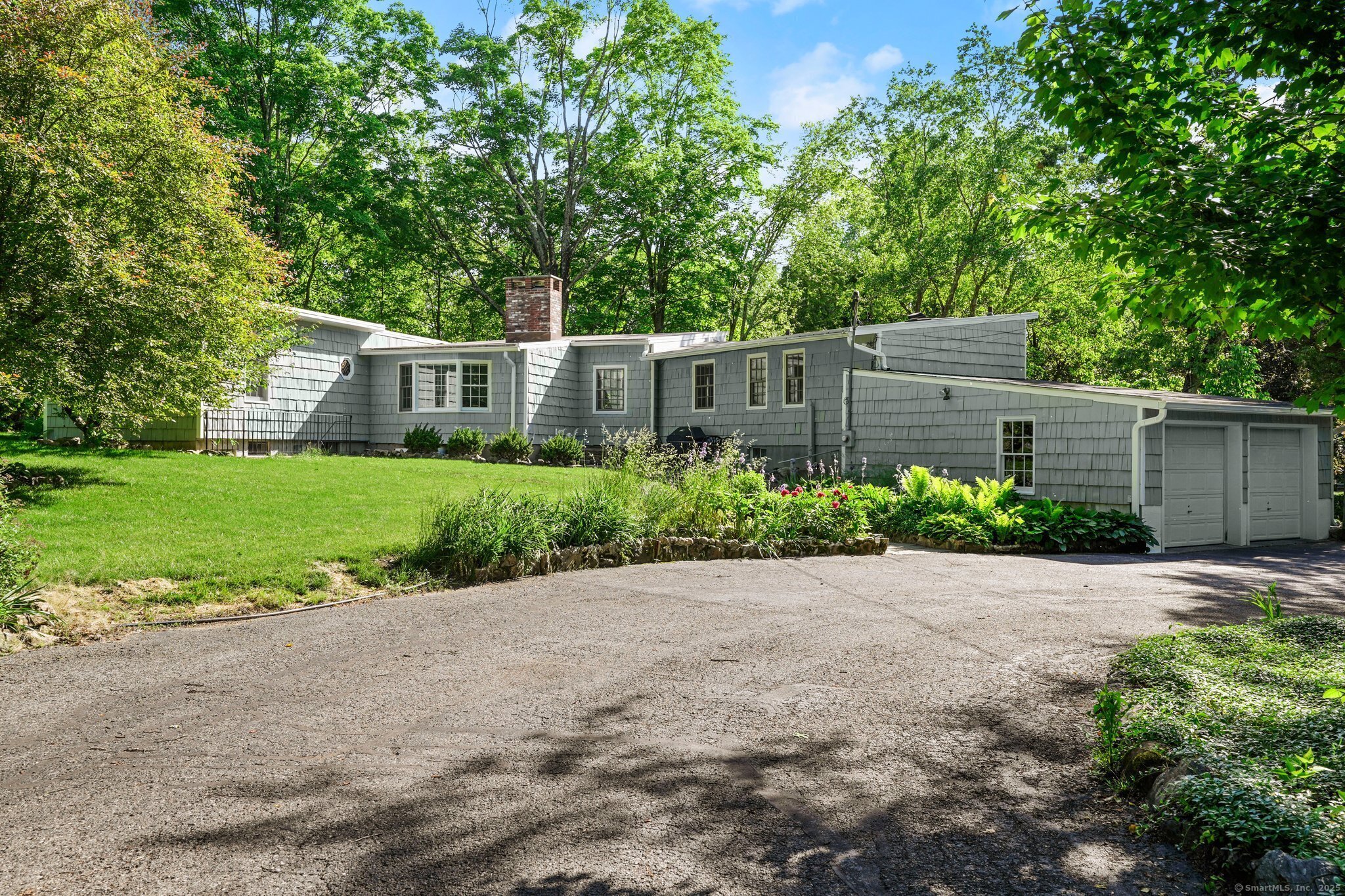 Marvin Ridge Road, New Canaan, Connecticut - 3 Bedrooms  
3 Bathrooms  
8 Rooms - 