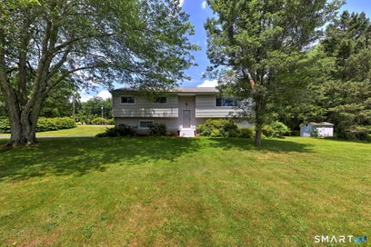 31 Paugussett Road Newtown CT 06482