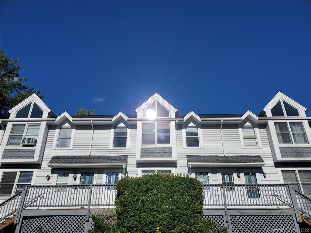 Rental Property at Glenwood Avenue 101, Norwalk, Connecticut - Bedrooms: 1 
Bathrooms: 1 
Rooms: 3  - $1,850 MO.