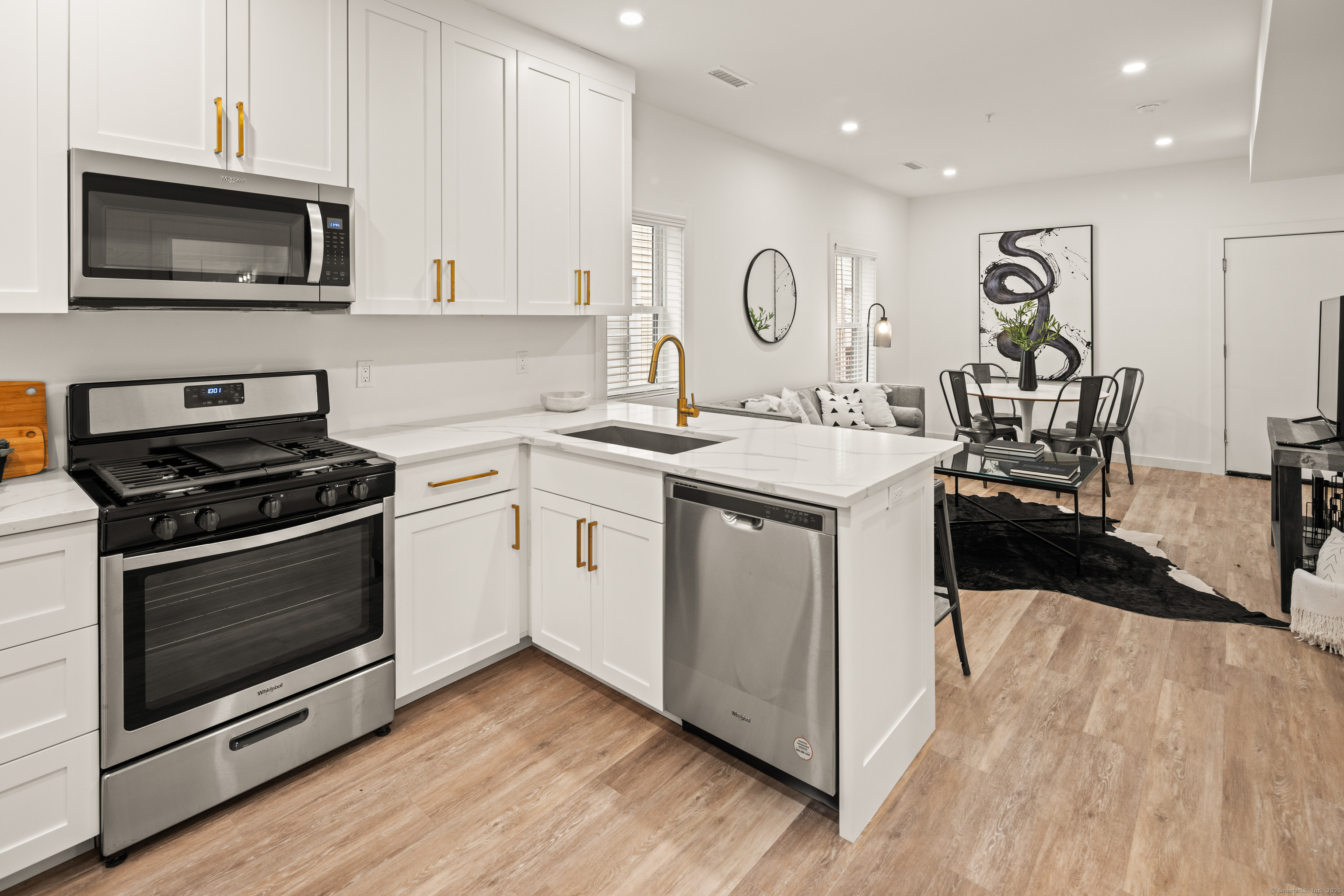Sheffield Avenue 2, New Haven, Connecticut - 3 Bedrooms  
2 Bathrooms  
5 Rooms - 