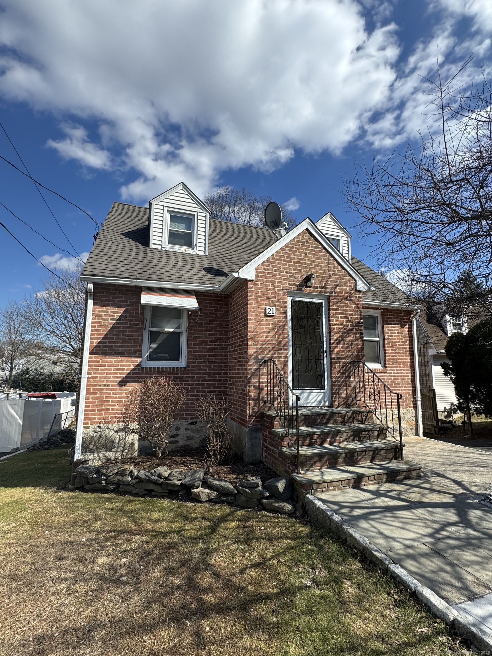 Avenue D, Norwalk, Connecticut - 4 Bedrooms  
2 Bathrooms  
7 Rooms - 