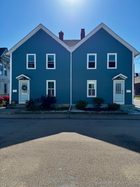 Bradley Street, Stonington, Connecticut - 2 Bedrooms  
1 Bathrooms  
6 Rooms - 
