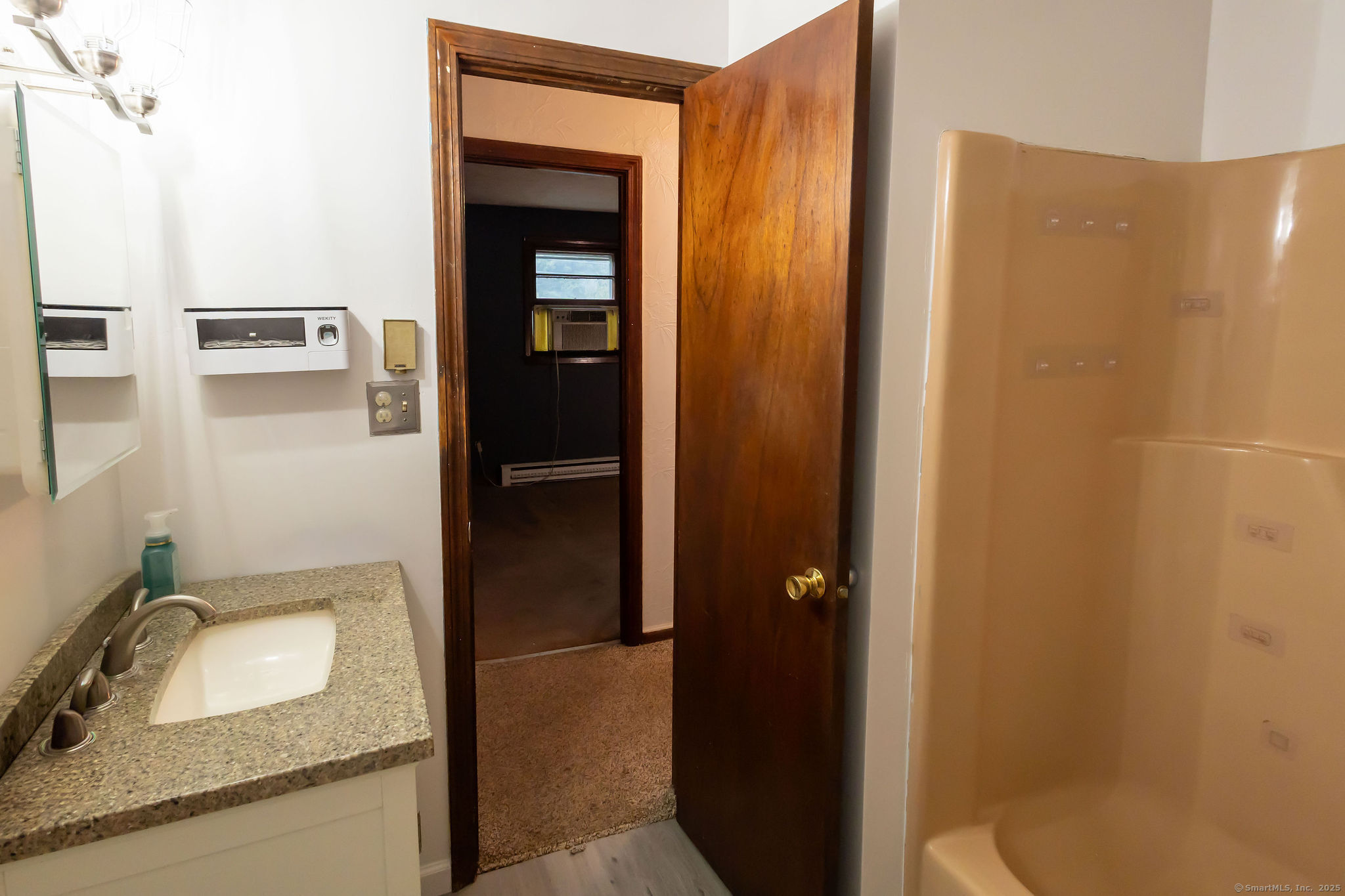 Bristol, Connecticut 06010, United States, 3 Bedrooms Bedrooms, ,2 BathroomsBathrooms,Residential,Active,217916