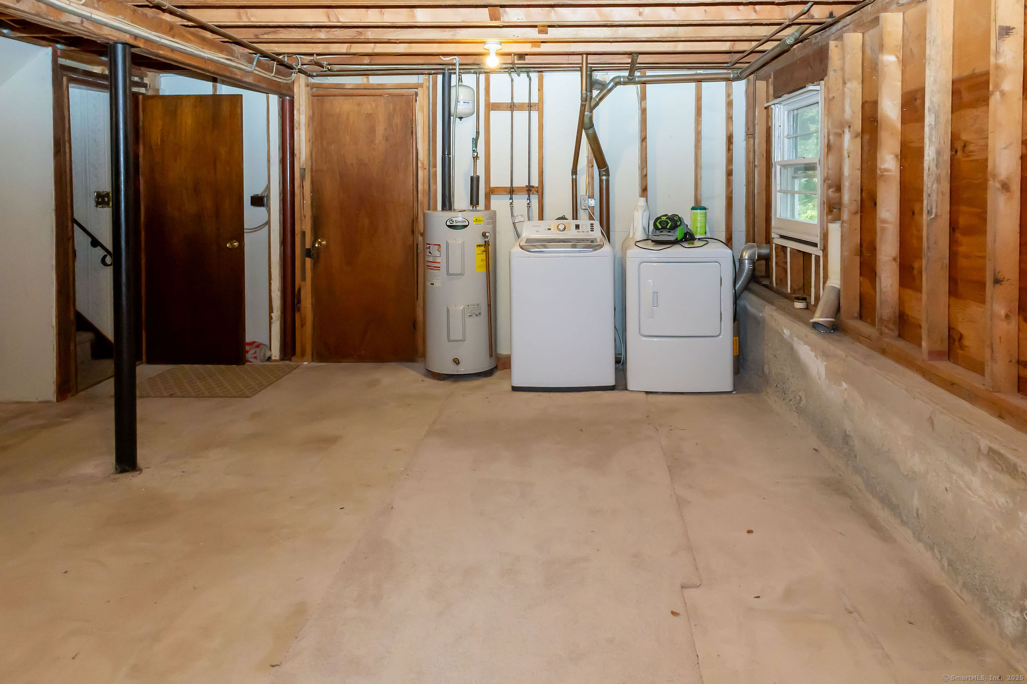 Bristol, Connecticut 06010, United States, 3 Bedrooms Bedrooms, ,2 BathroomsBathrooms,Residential,Active,217916