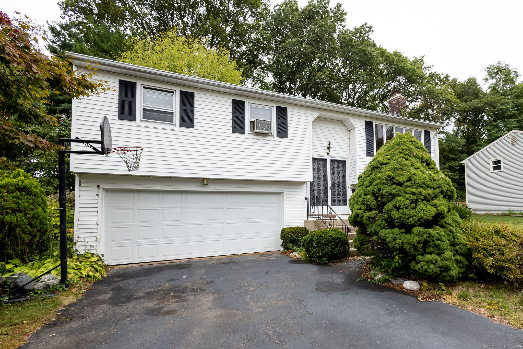 Bristol, Connecticut 06010, United States, 3 Bedrooms Bedrooms, ,2 BathroomsBathrooms,Residential,Active,217916