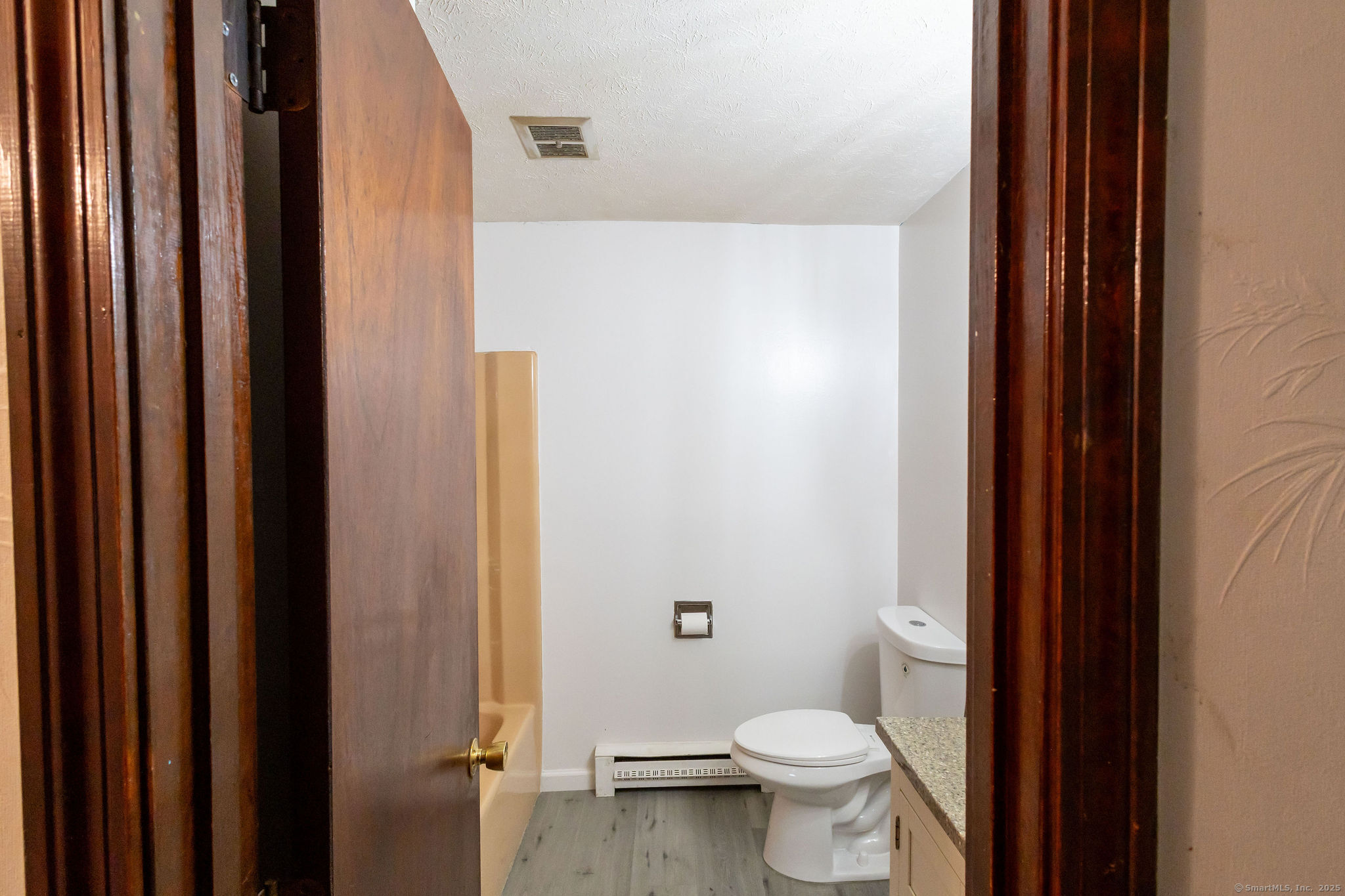 Bristol, Connecticut 06010, United States, 3 Bedrooms Bedrooms, ,2 BathroomsBathrooms,Residential,Active,217916