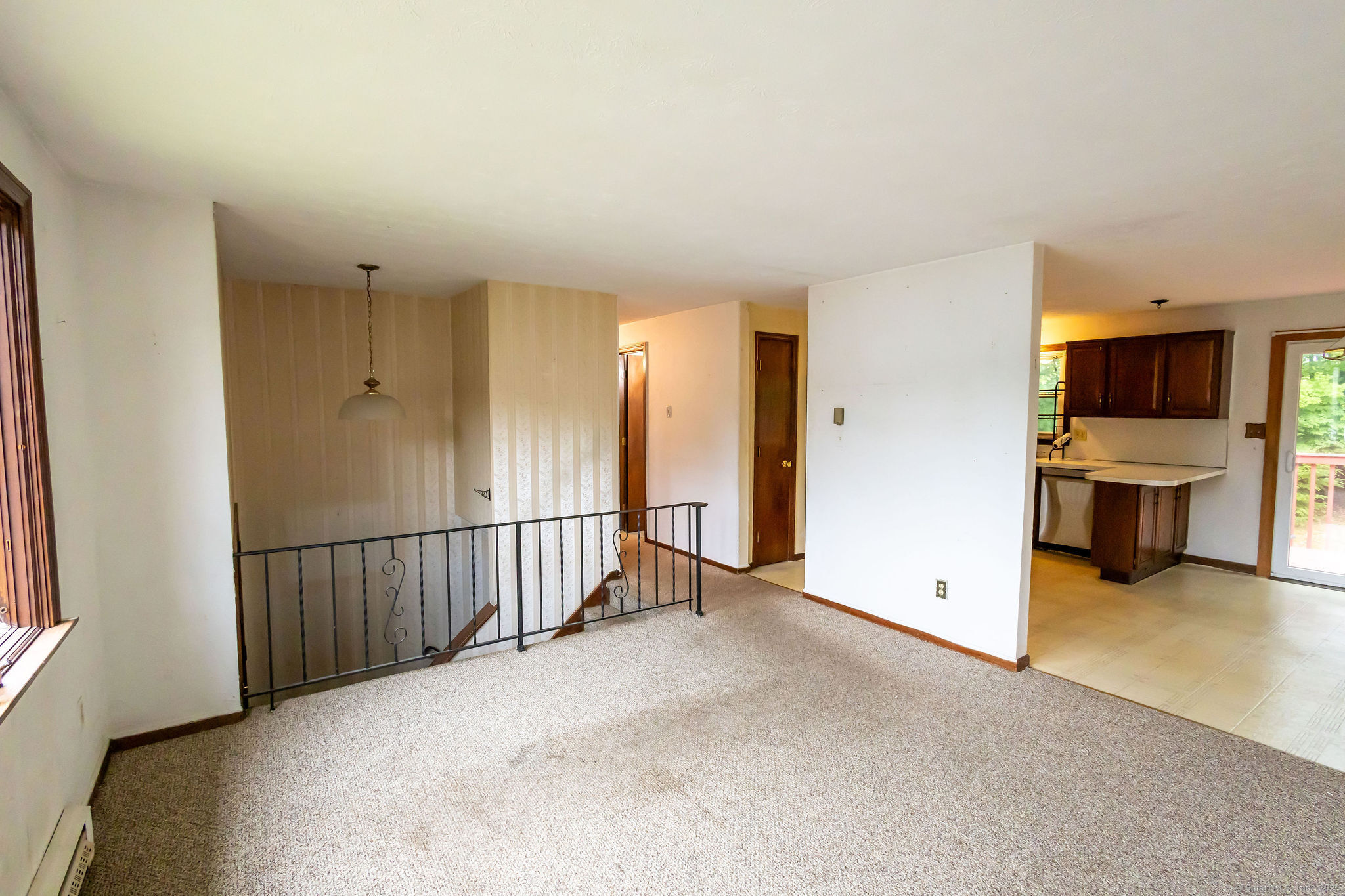 Bristol, Connecticut 06010, United States, 3 Bedrooms Bedrooms, ,2 BathroomsBathrooms,Residential,Active,217916