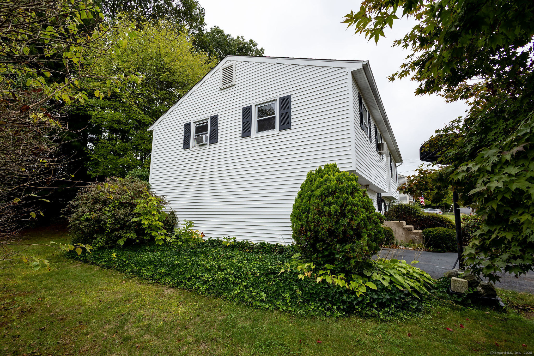 Bristol, Connecticut 06010, United States, 3 Bedrooms Bedrooms, ,2 BathroomsBathrooms,Residential,Active,217916