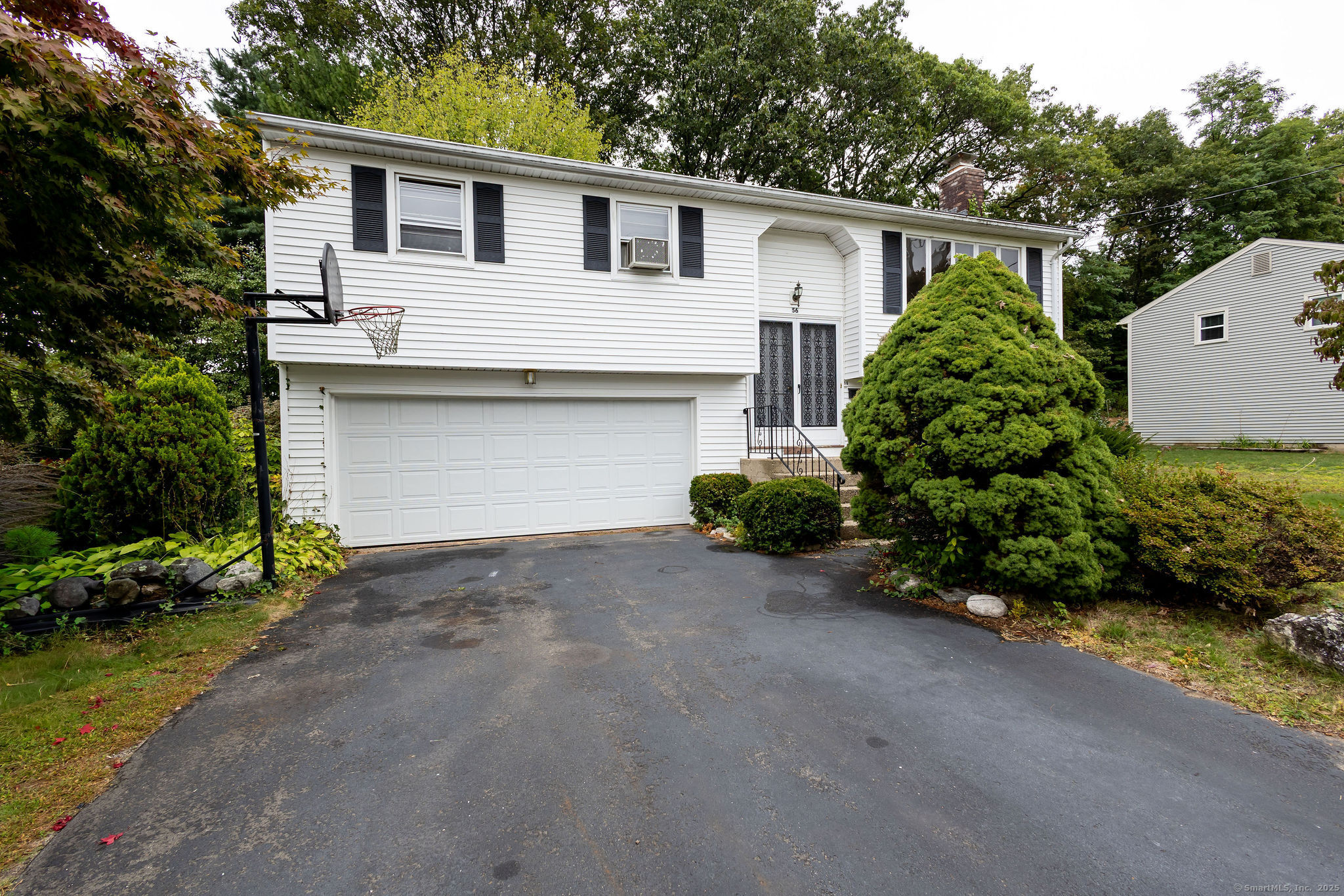 Bristol, Connecticut 06010, United States, 3 Bedrooms Bedrooms, ,2 BathroomsBathrooms,Residential,Active,217916