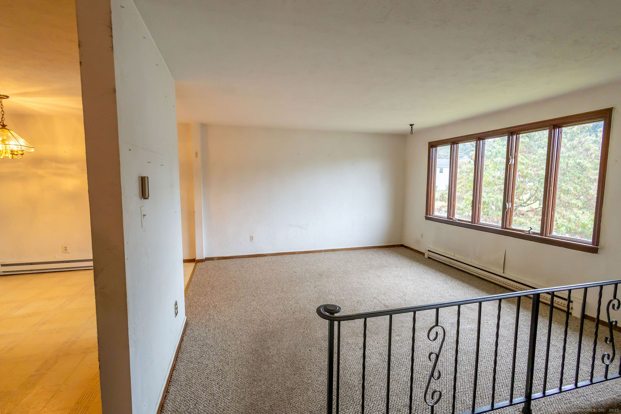 Bristol, Connecticut 06010, United States, 3 Bedrooms Bedrooms, ,2 BathroomsBathrooms,Residential,Active,217916