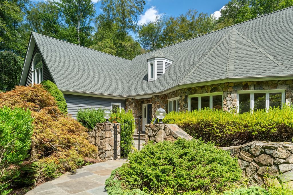 Photo of 212 Fence Row Drive, Fairfield, CT 06824 (MLS # 24124091)