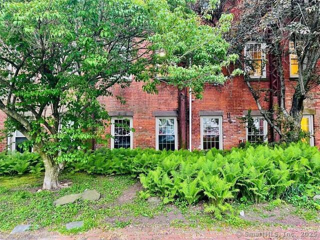 Middletown, Connecticut 06457, United States, 2 Bedrooms Bedrooms, ,2 BathroomsBathrooms,Residential,Active,194399