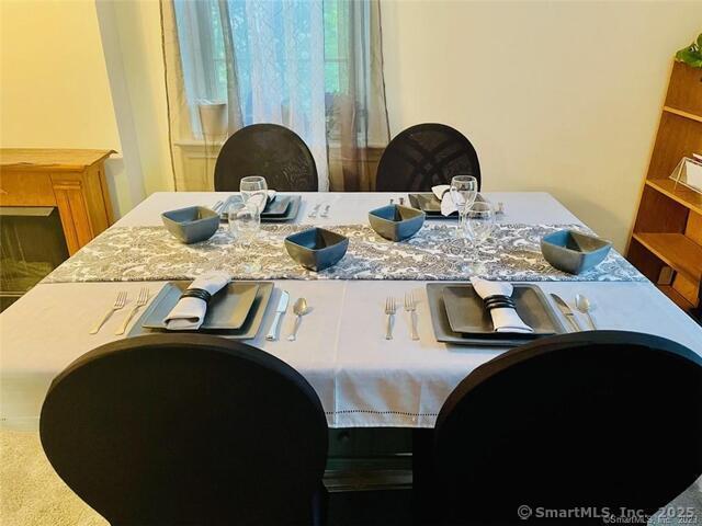 Middletown, Connecticut 06457, United States, 2 Bedrooms Bedrooms, ,2 BathroomsBathrooms,Residential,Active,194399