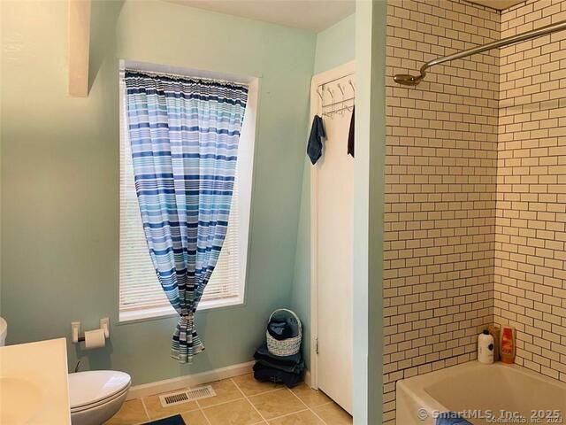 Middletown, Connecticut 06457, United States, 2 Bedrooms Bedrooms, ,2 BathroomsBathrooms,Residential,Active,194399