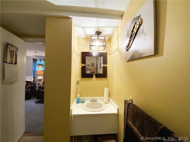 Middletown, Connecticut 06457, United States, 2 Bedrooms Bedrooms, ,2 BathroomsBathrooms,Residential,Active,194399