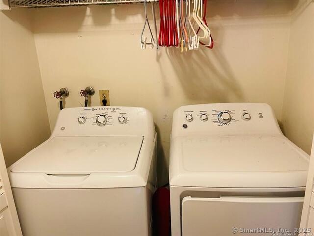 Middletown, Connecticut 06457, United States, 2 Bedrooms Bedrooms, ,2 BathroomsBathrooms,Residential,Active,194399