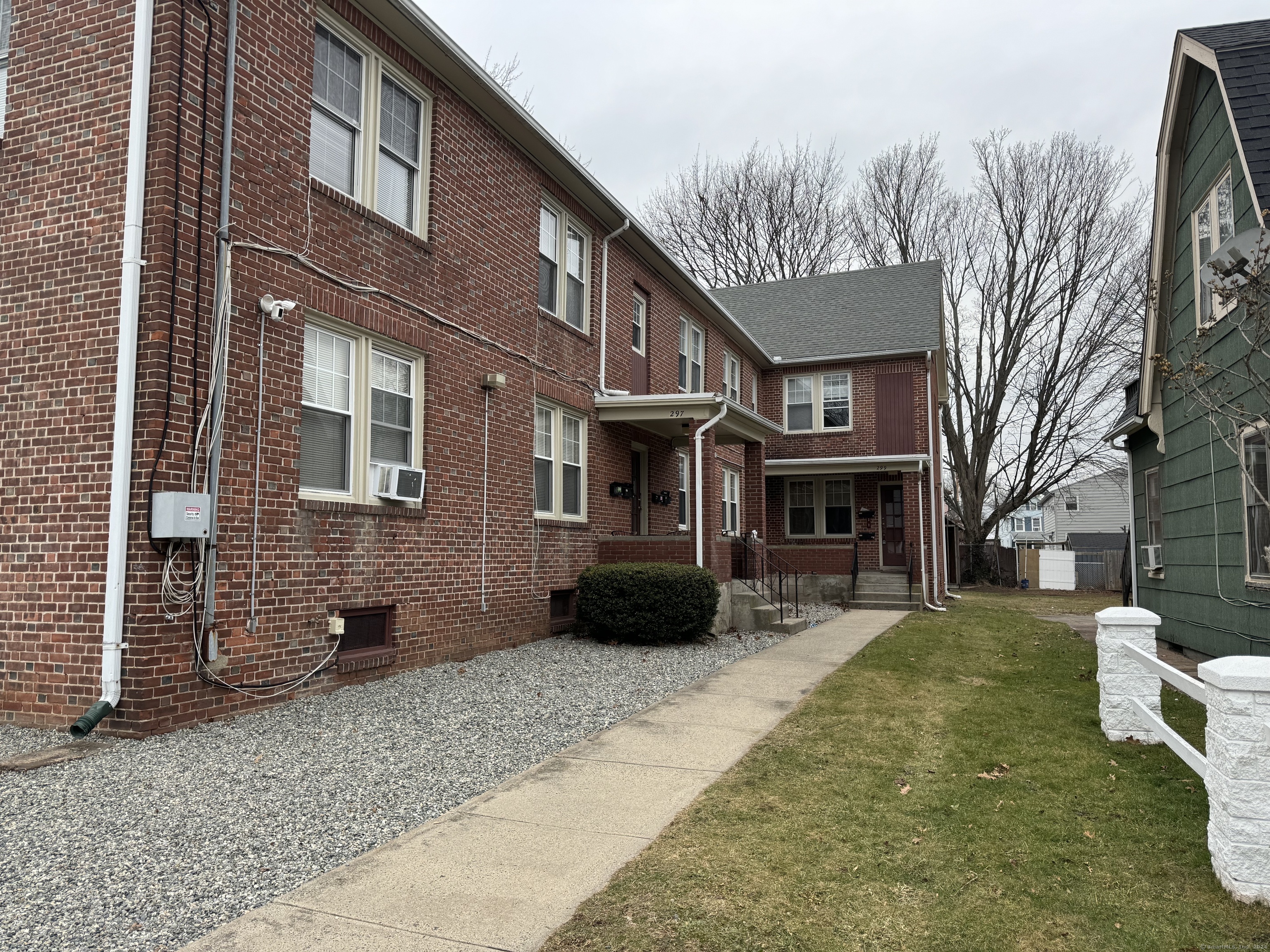 Rental Property at 297 Park Street 1C, West Haven, Connecticut - Bedrooms: 2 
Bathrooms: 1 
Rooms: 4  - $1,790 MO.