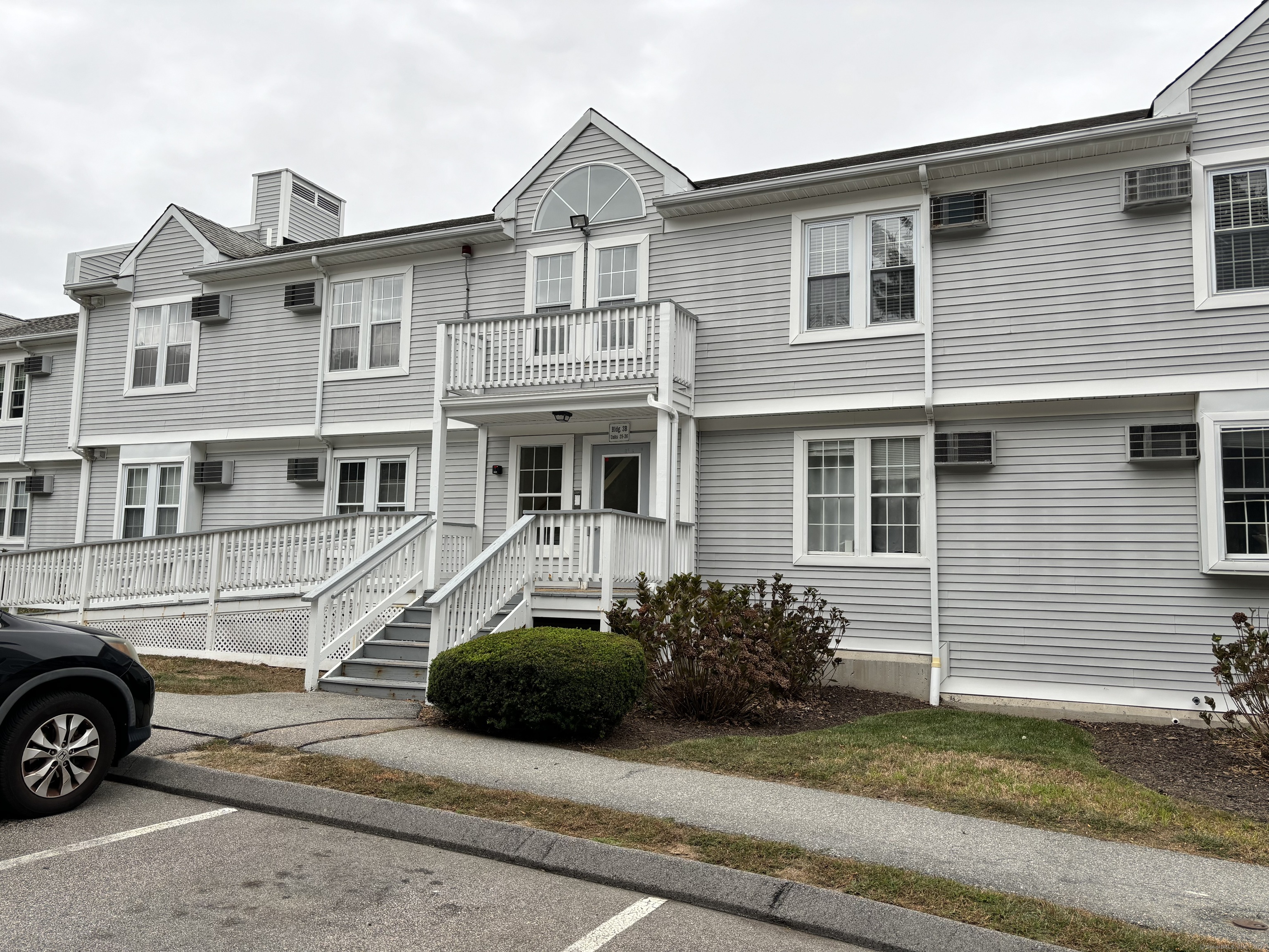 82 Longview Street 36, Waterford, Connecticut - 1 Bedrooms  
1 Bathrooms  
4 Rooms - 