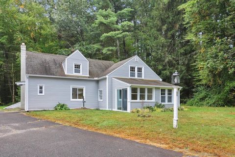 25 Bolleswood Lane Avon CT 06001
