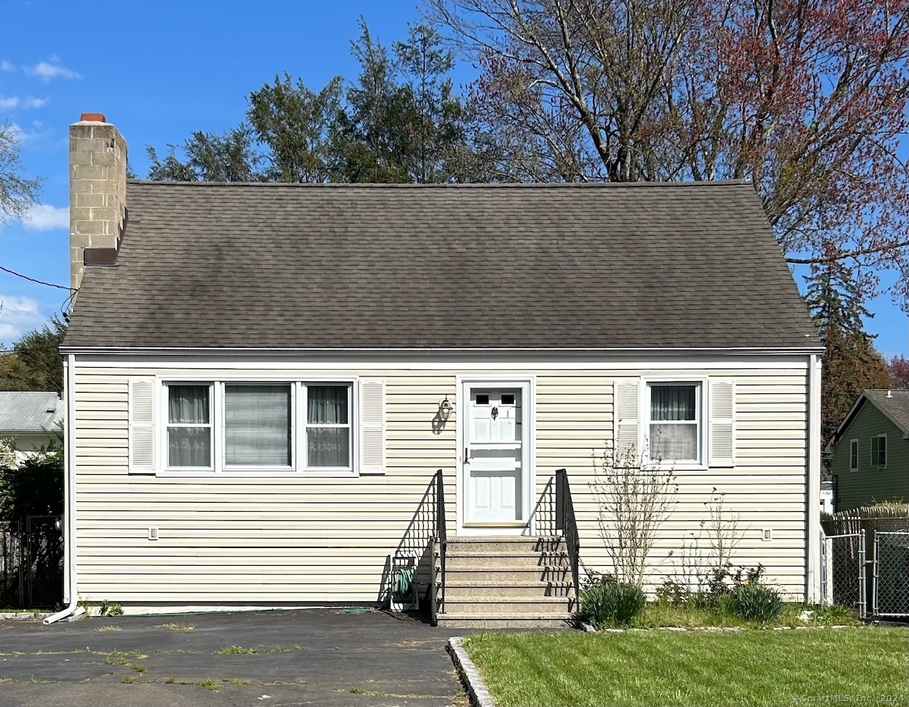 Property for Sale at 7 Hale Street, Westport, Connecticut - Bedrooms: 3 
Bathrooms: 2 
Rooms: 6  - $675,000
