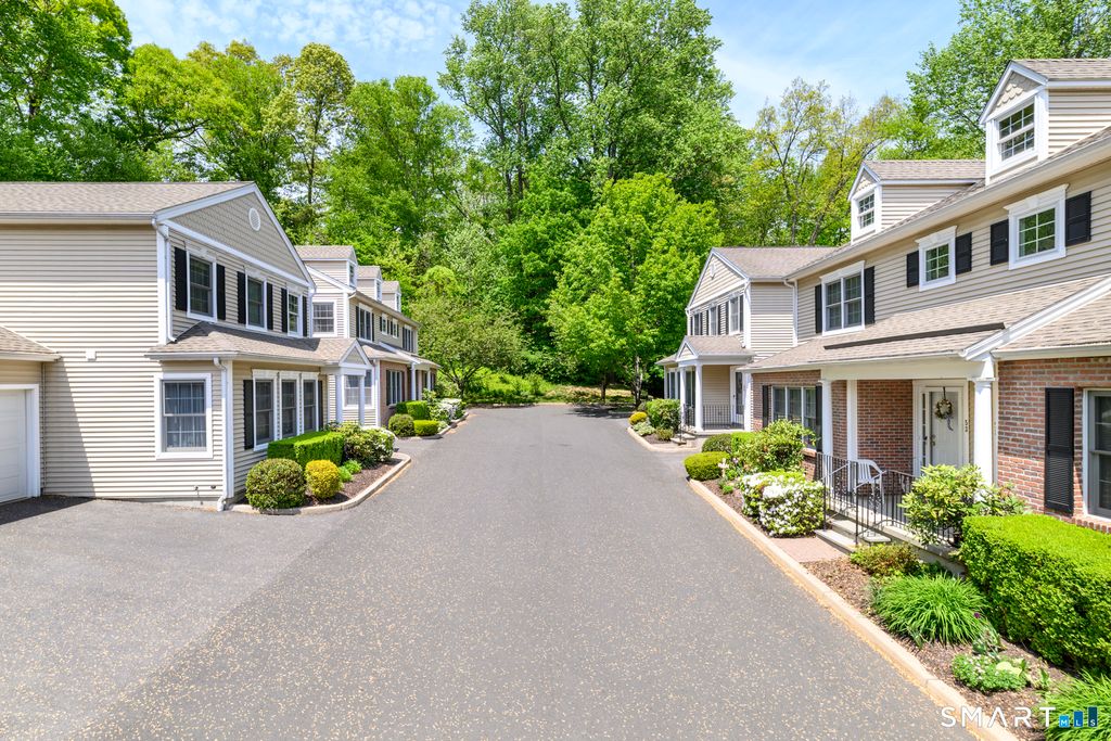 Photo of 54 Redspire Court #54, Trumbull, CT 06611 (MLS # 24173812)