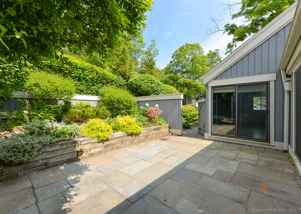 926 Heritage Village B