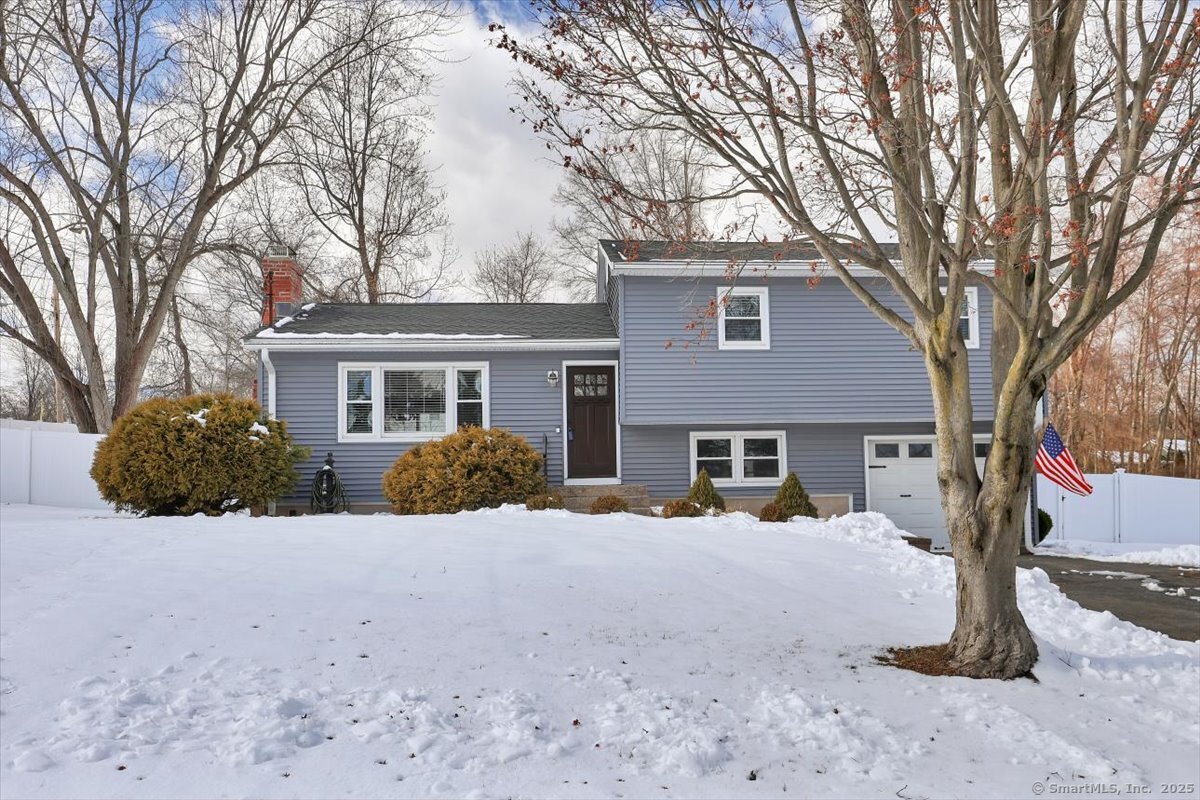 Property for Sale at Still Hill Road, Hamden, Connecticut - Bedrooms: 3 
Bathrooms: 2.5 
Rooms: 7  - $419,900