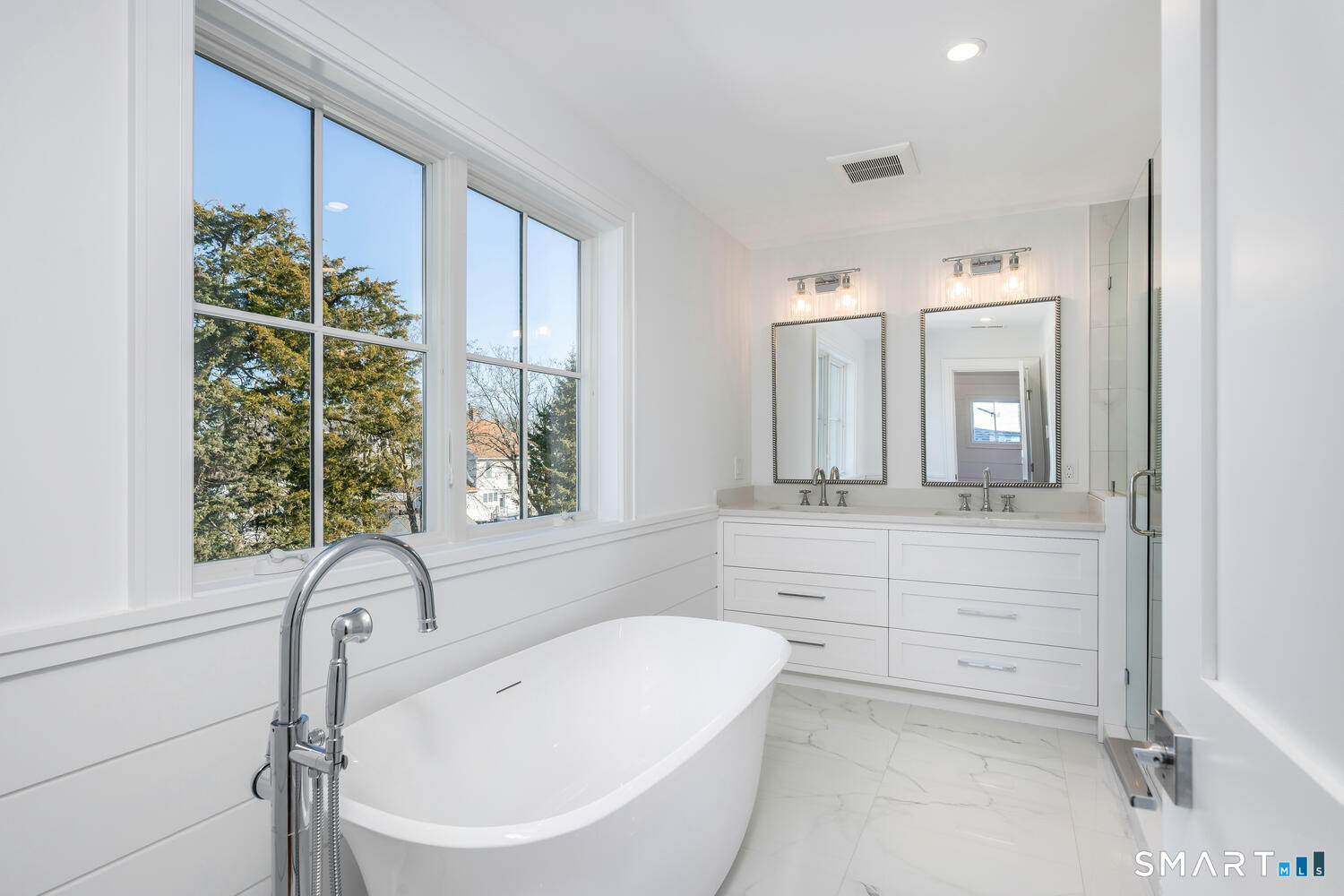 Fairfield, Connecticut 06824, United States, 5 Bedrooms Bedrooms, ,6 BathroomsBathrooms,Residential,Coming Soon,220570