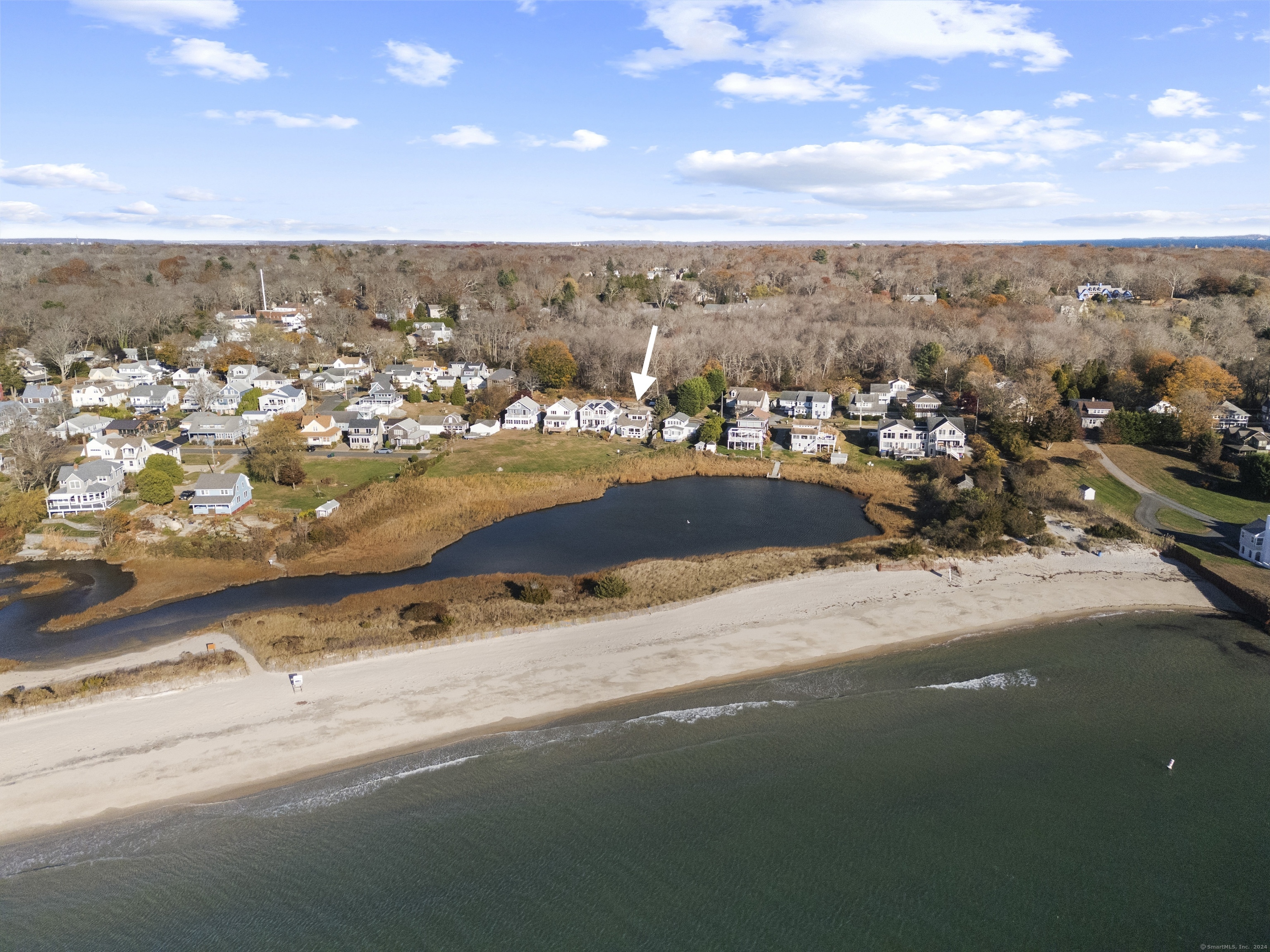 New Shore Road, Waterford, Connecticut - 3 Bedrooms  
2 Bathrooms  
5 Rooms - 